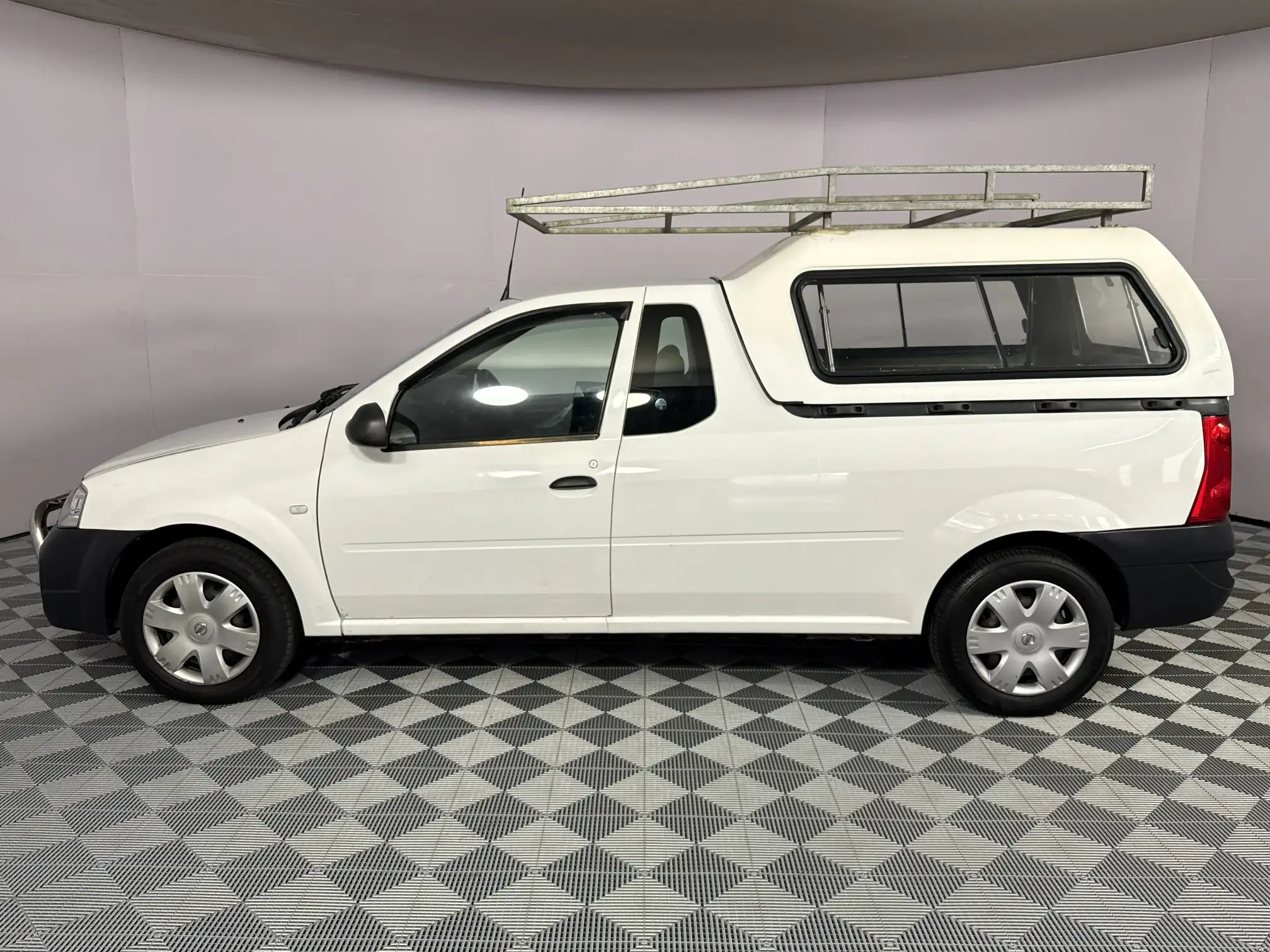 Nissan NP200