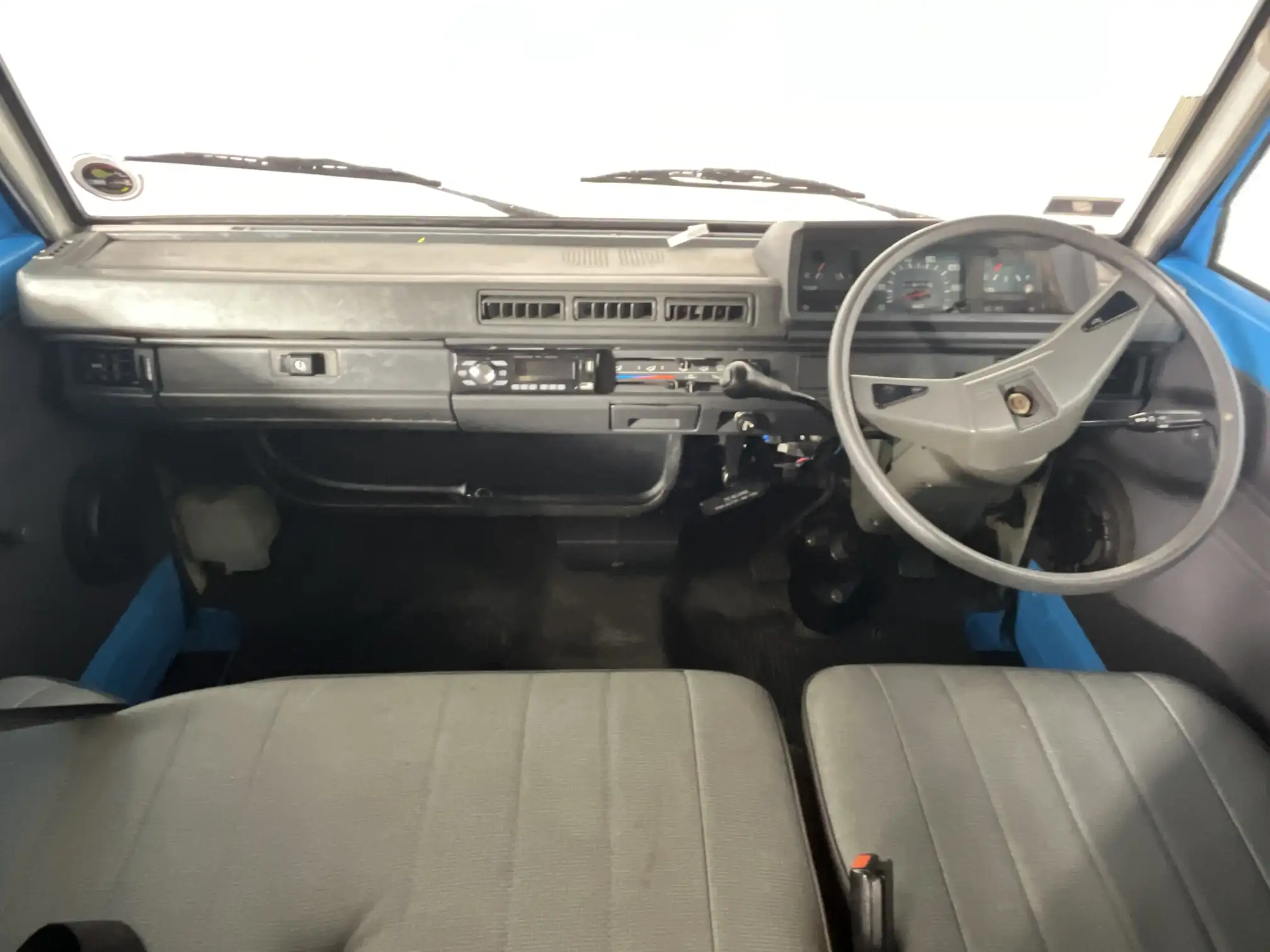 Mitsubishi L300