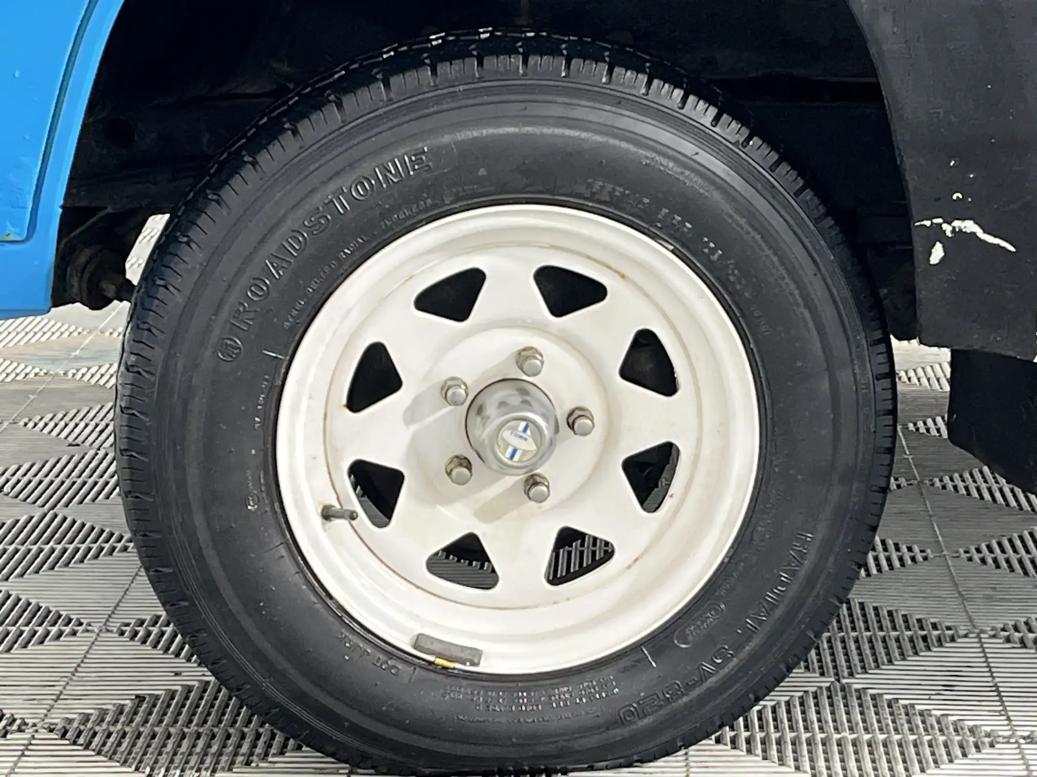 Mitsubishi L300