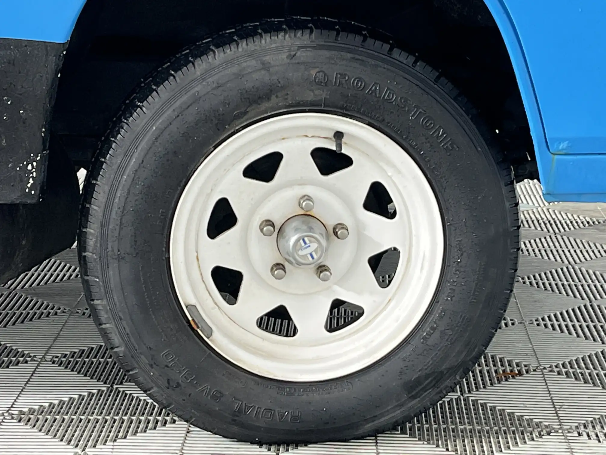 Mitsubishi L300