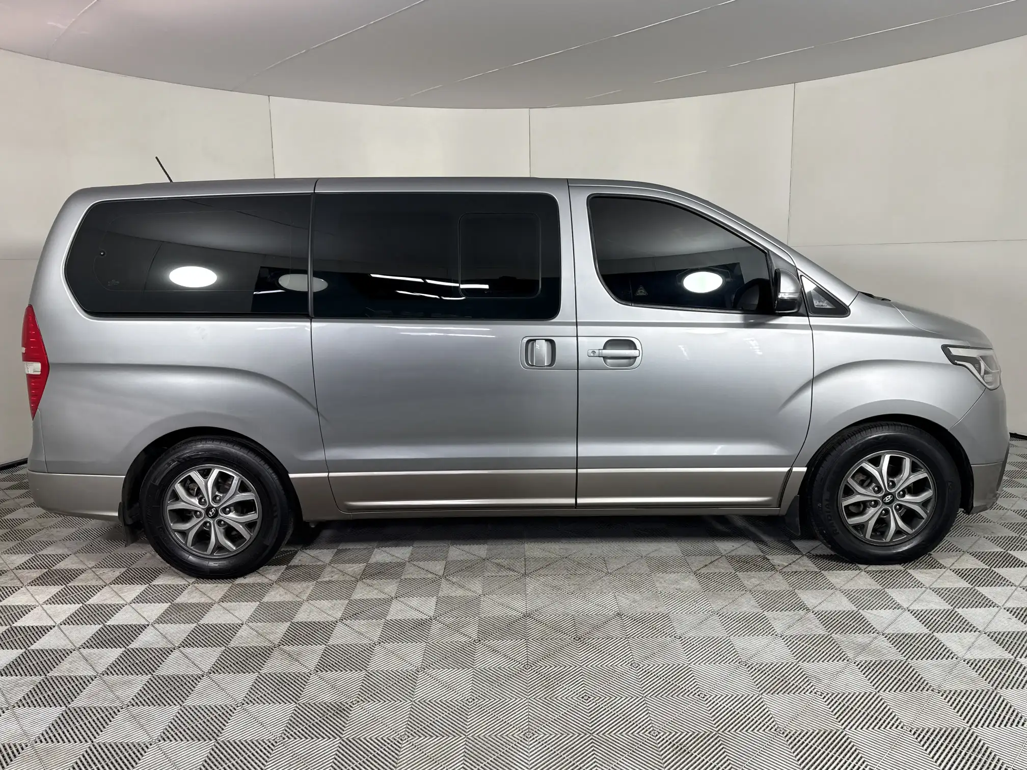 Hyundai H-1