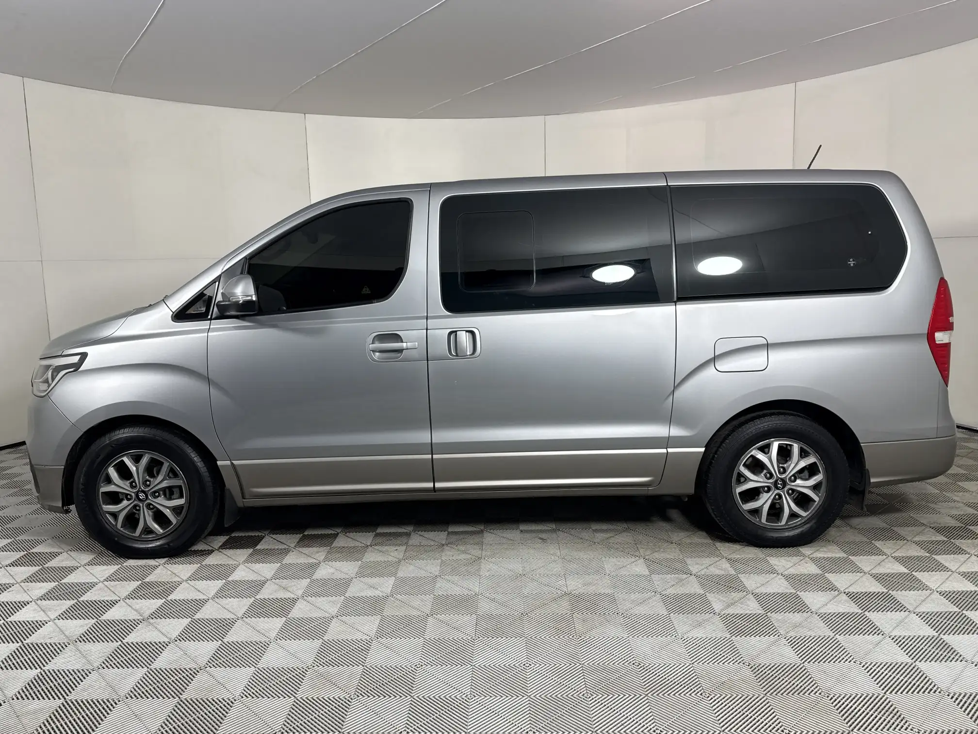 Hyundai H-1