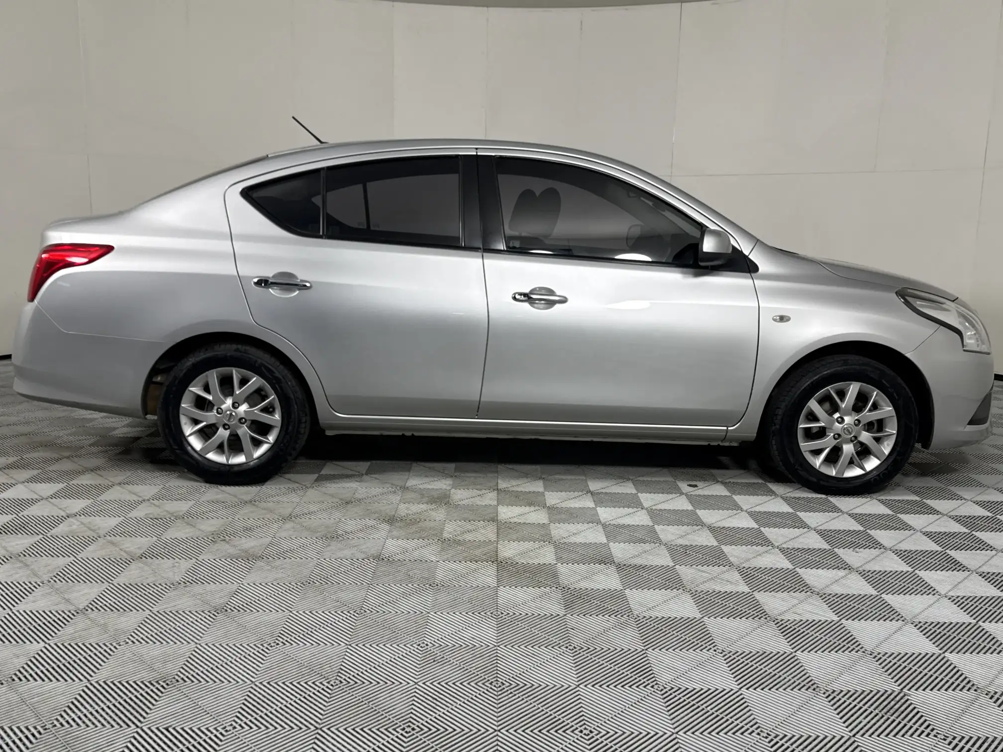 Nissan Almera