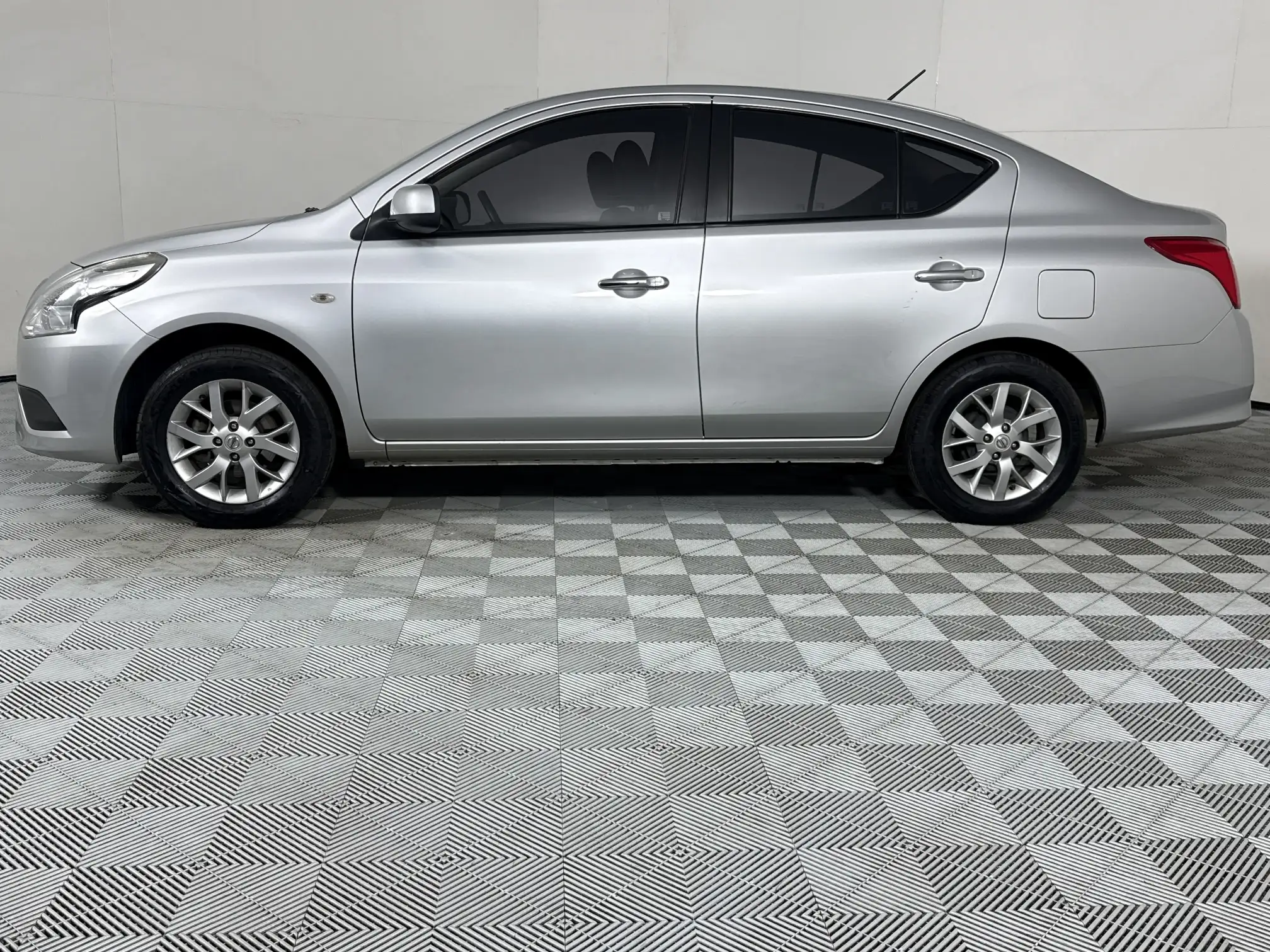 Nissan Almera