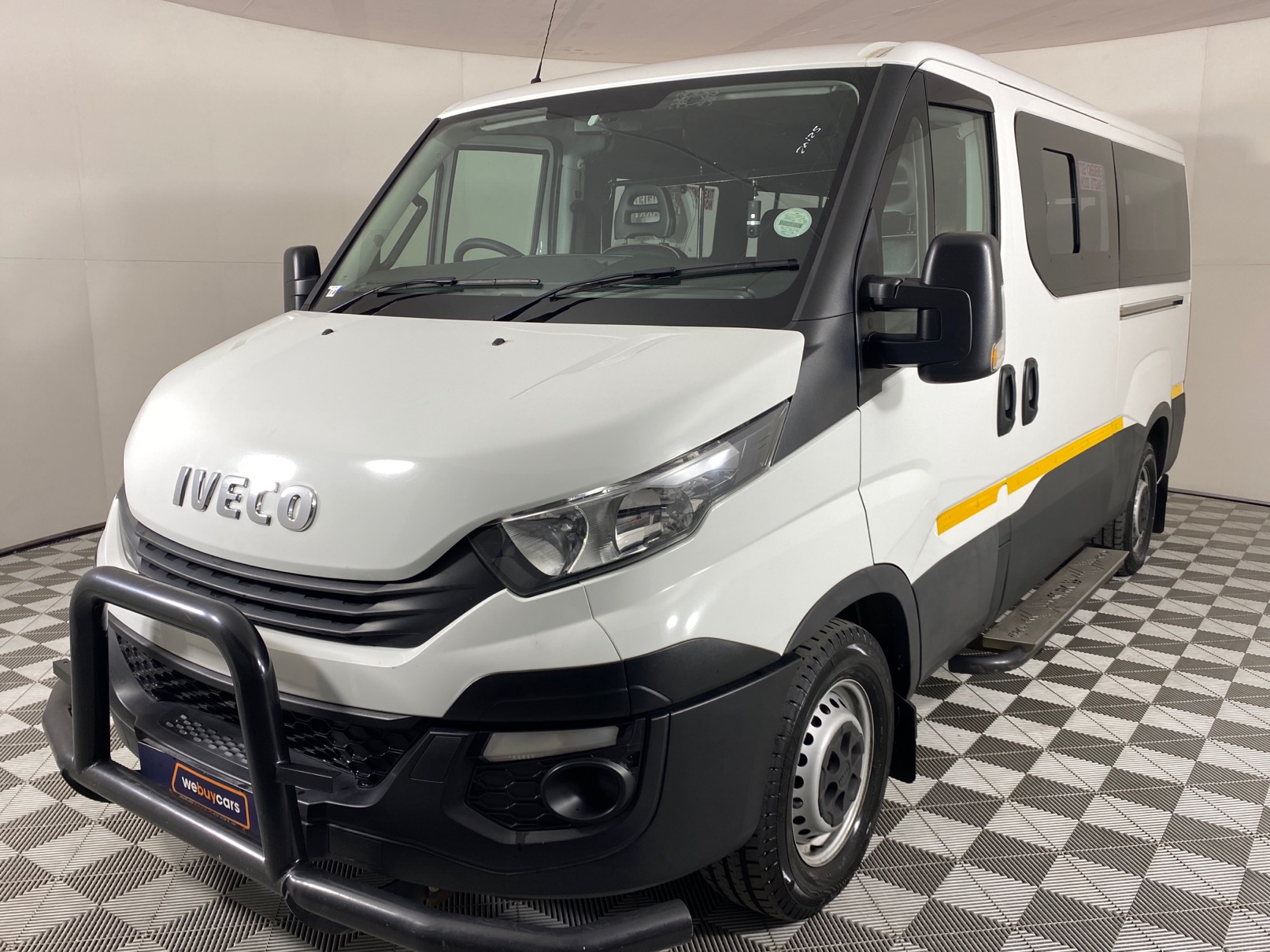 used-2020-iveco-daily-35s15v9-10-seat-minibus-for-sale-webuycars