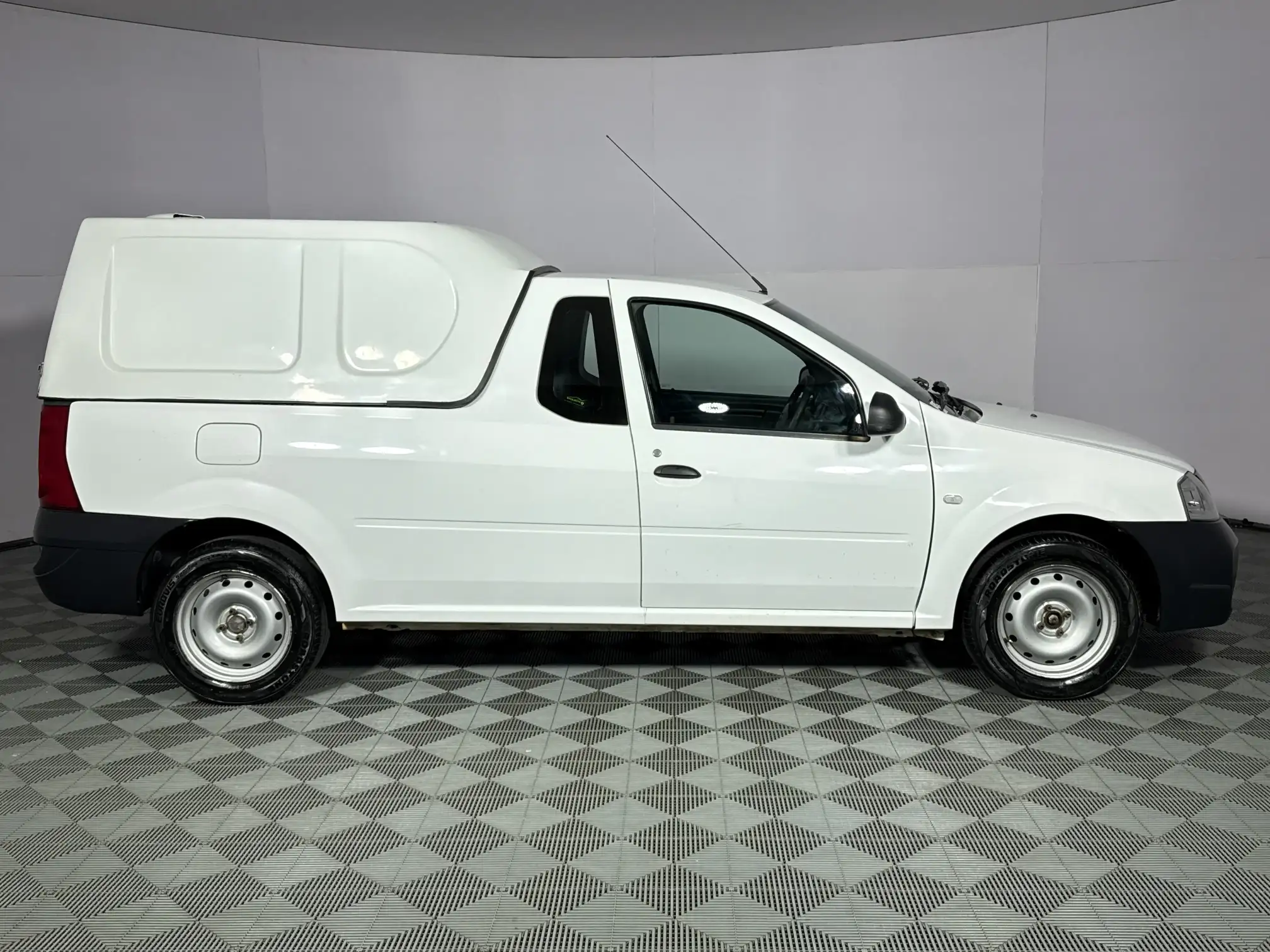 Nissan NP200
