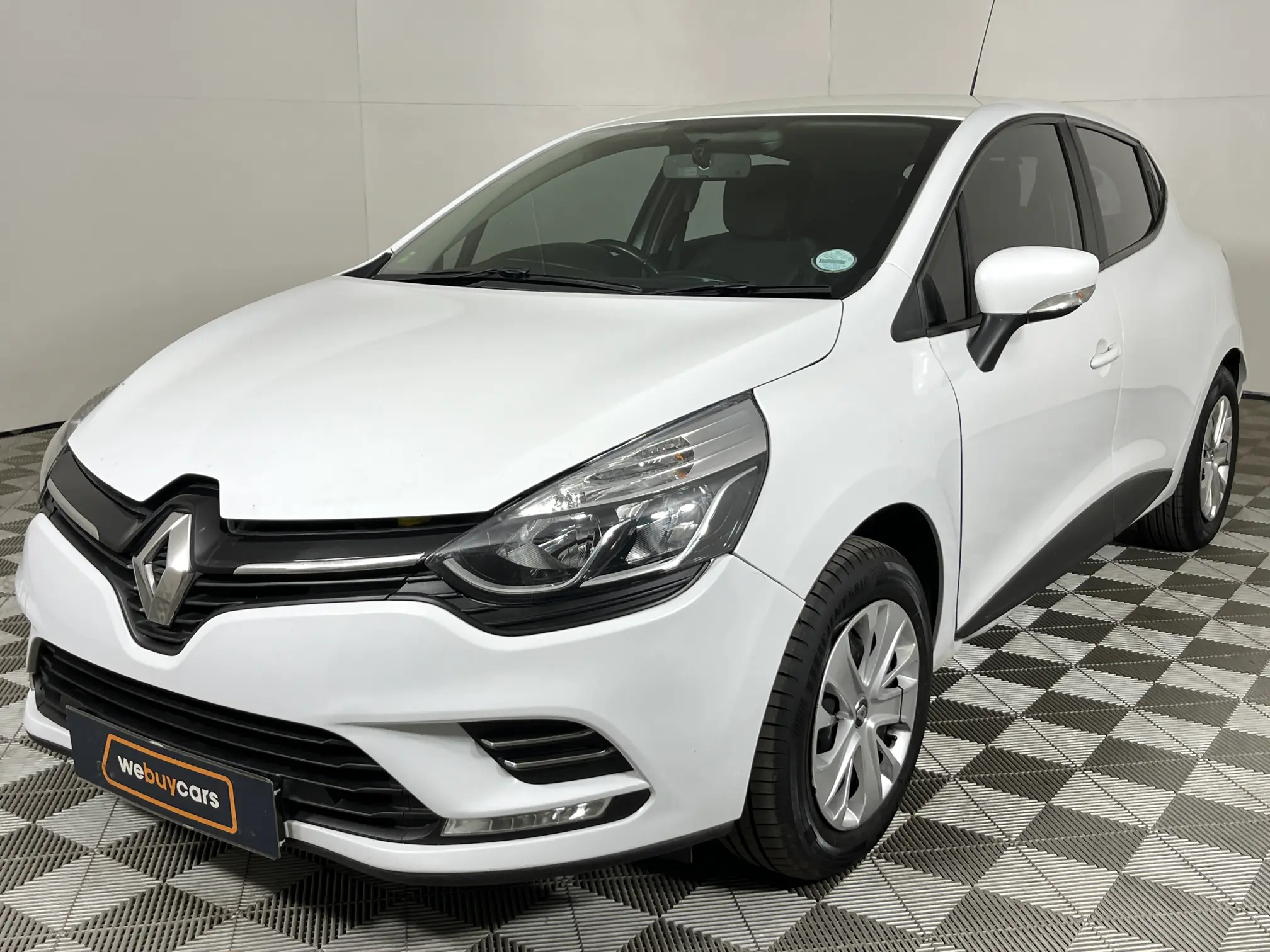 2017 Renault Clio IV 900t Authentique 5-Door (66 KW)