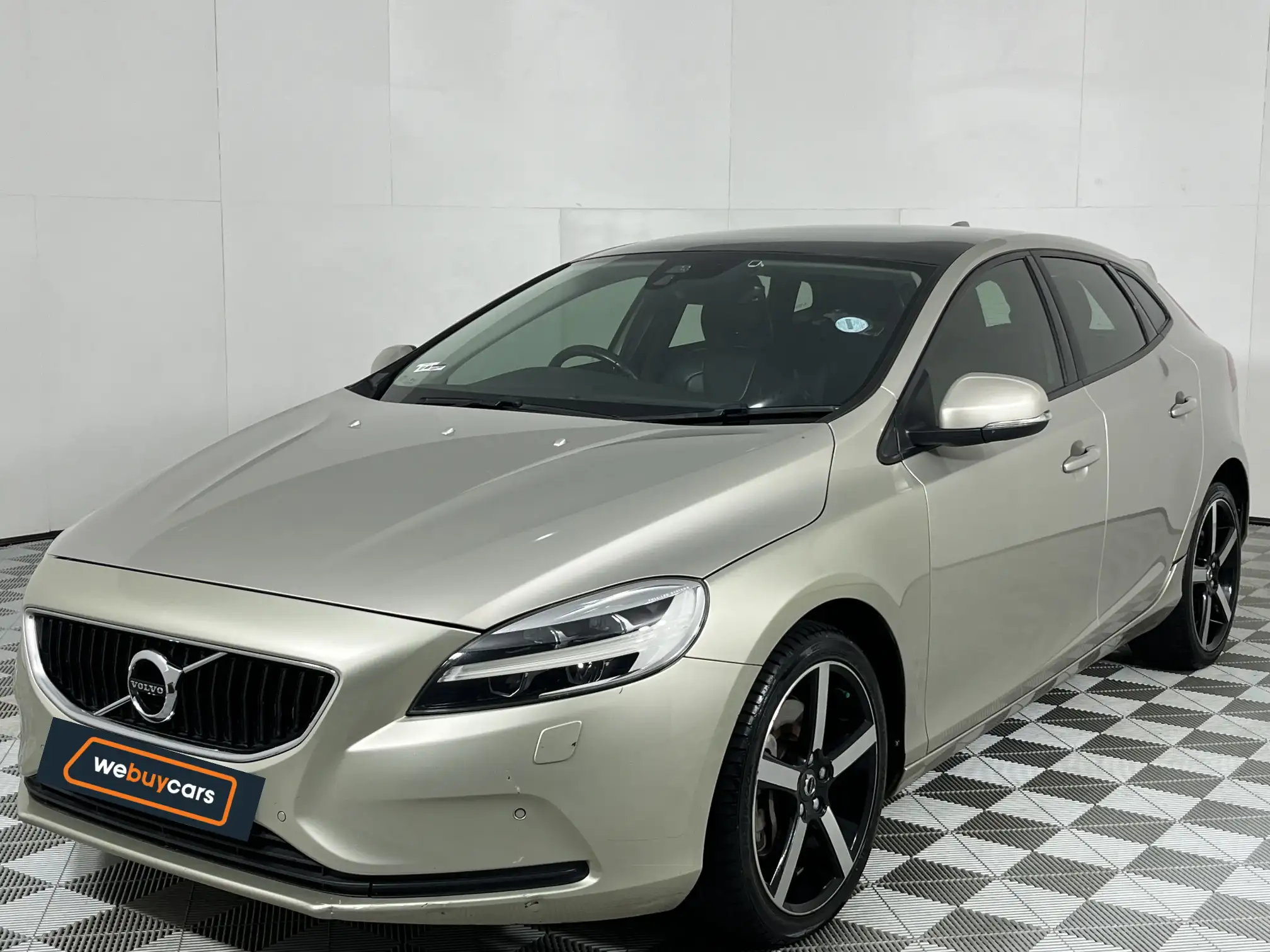 2017 Volvo V40