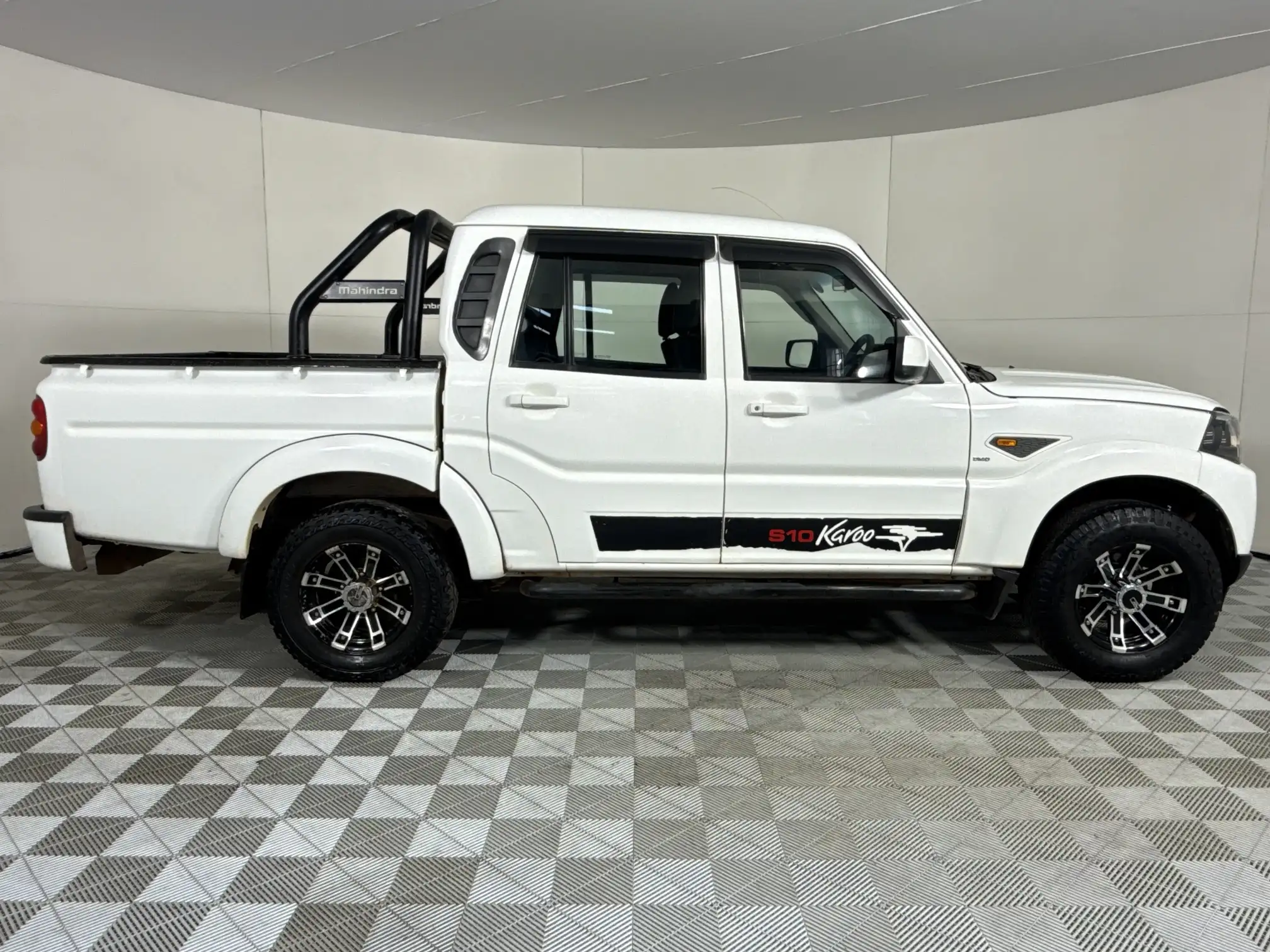 Mahindra PIK UP