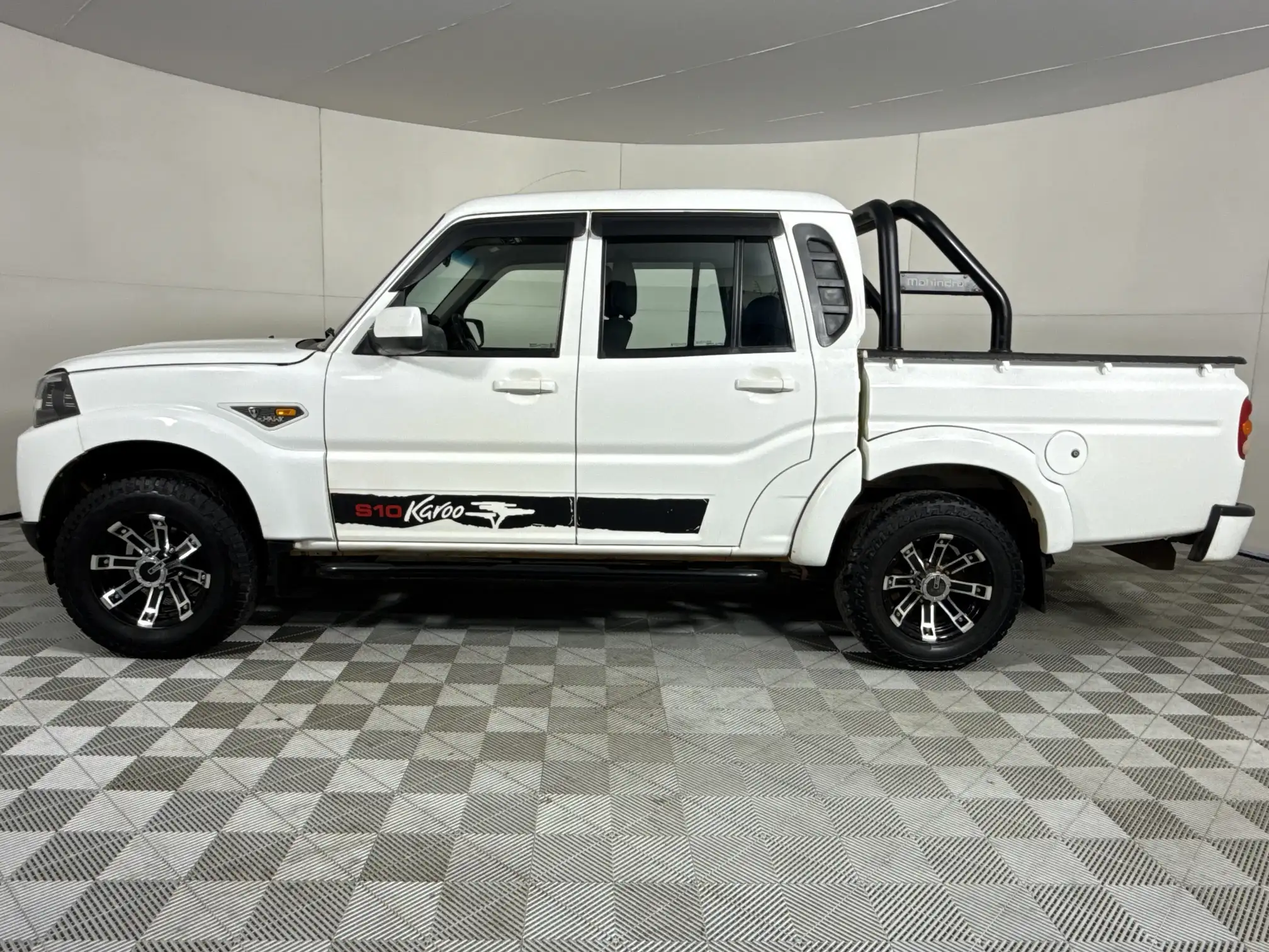 Mahindra PIK UP