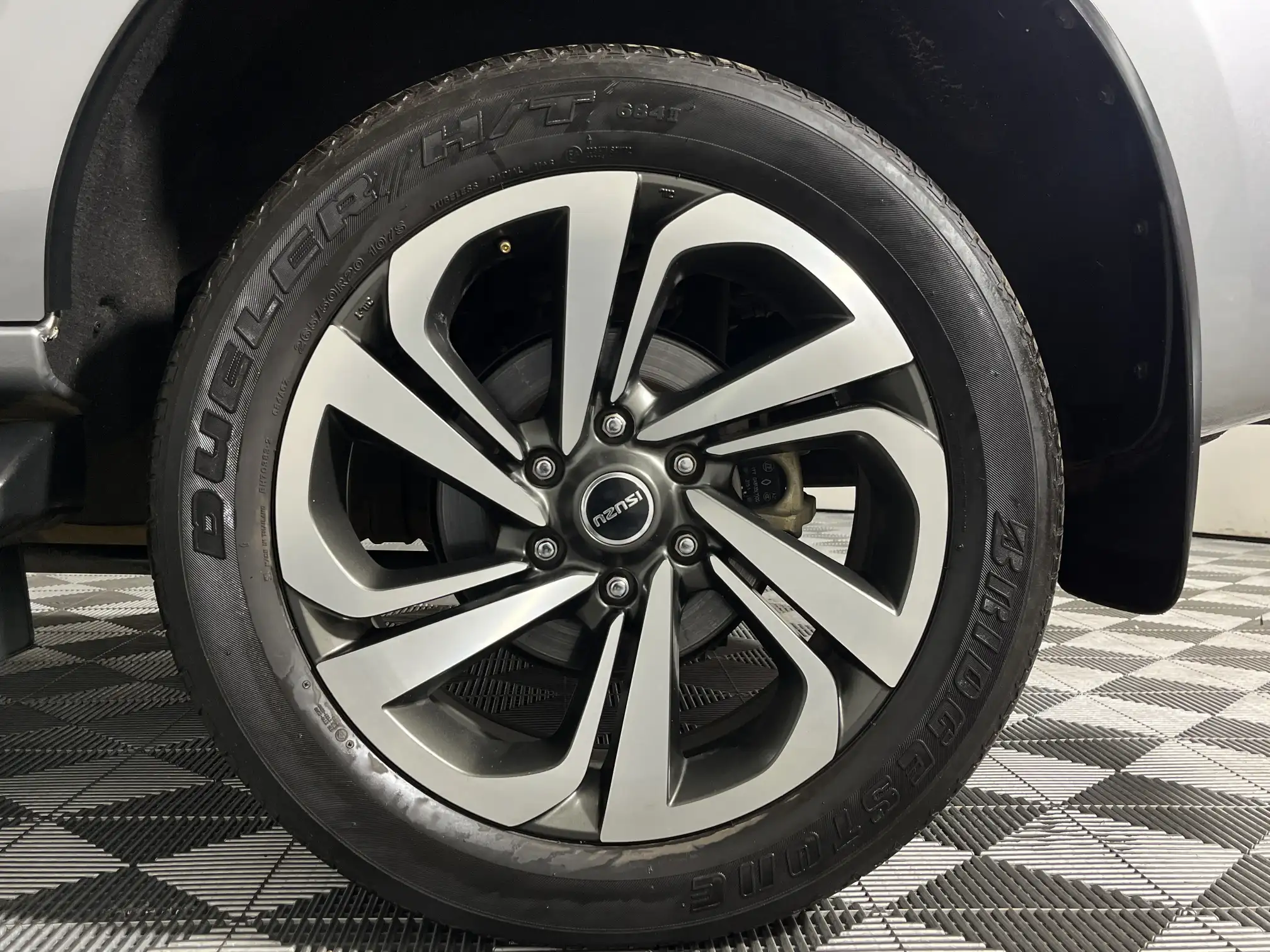 Isuzu MU-X