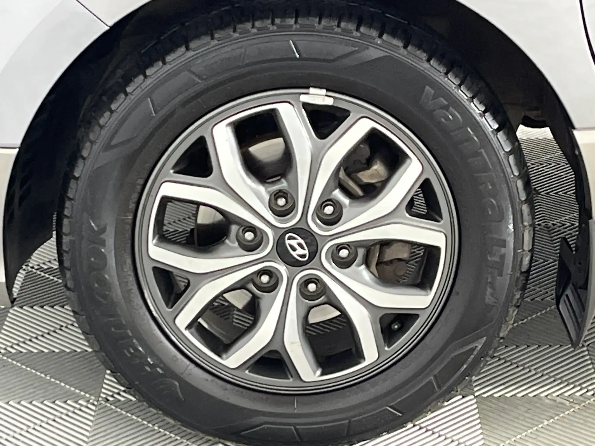 Hyundai H-1