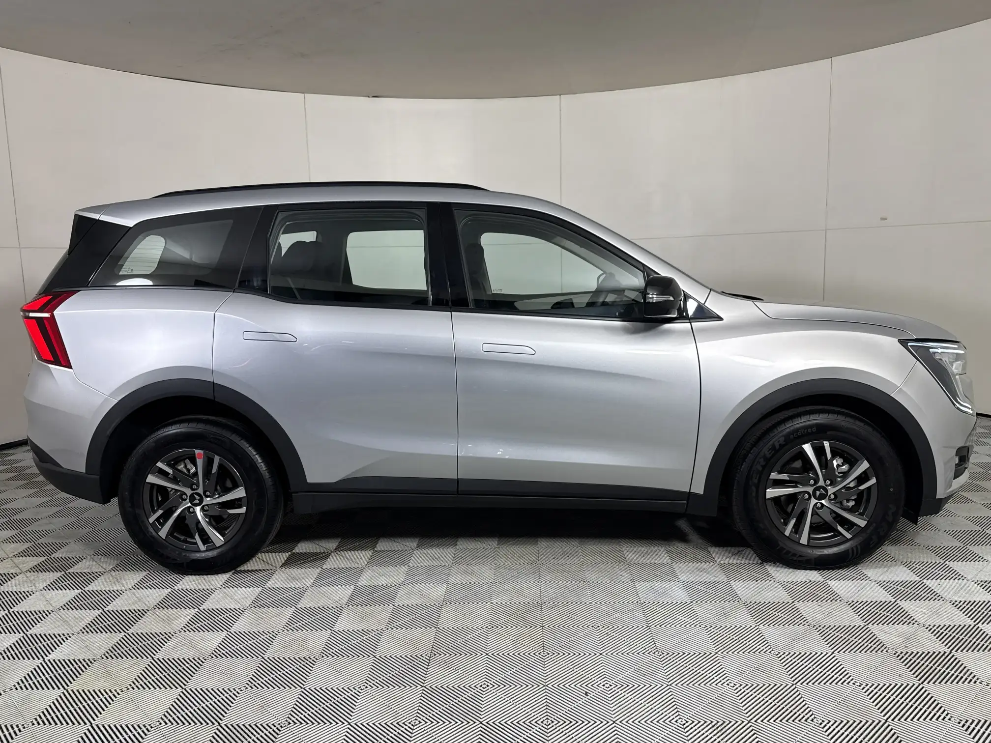 Mahindra XUV 700