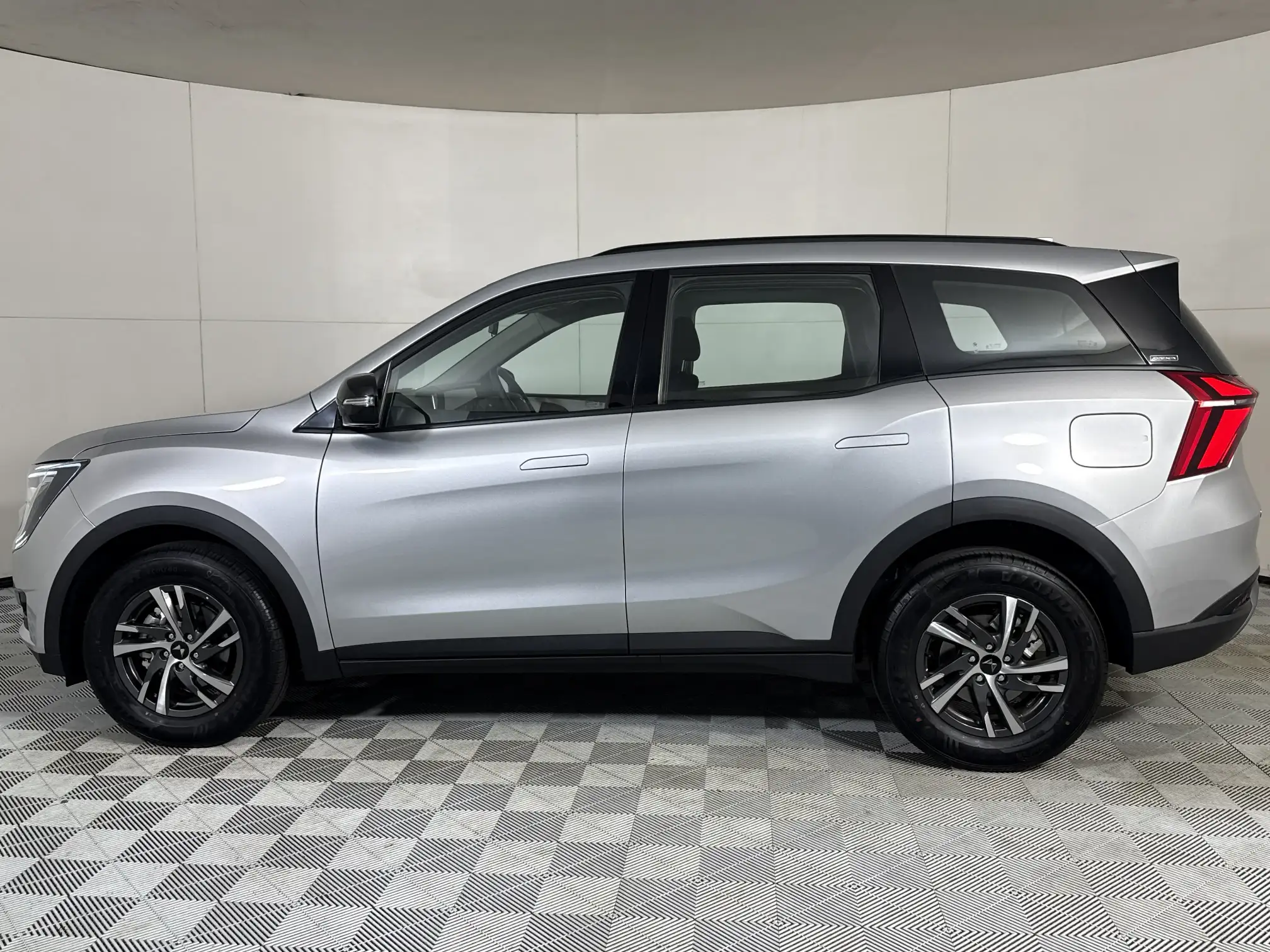 Mahindra XUV 700