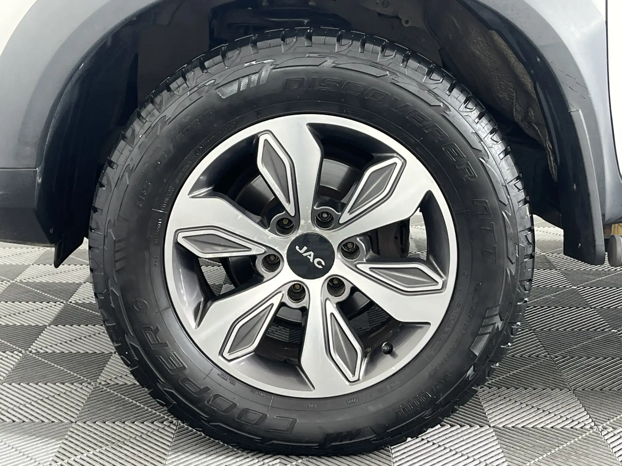 JAC T6