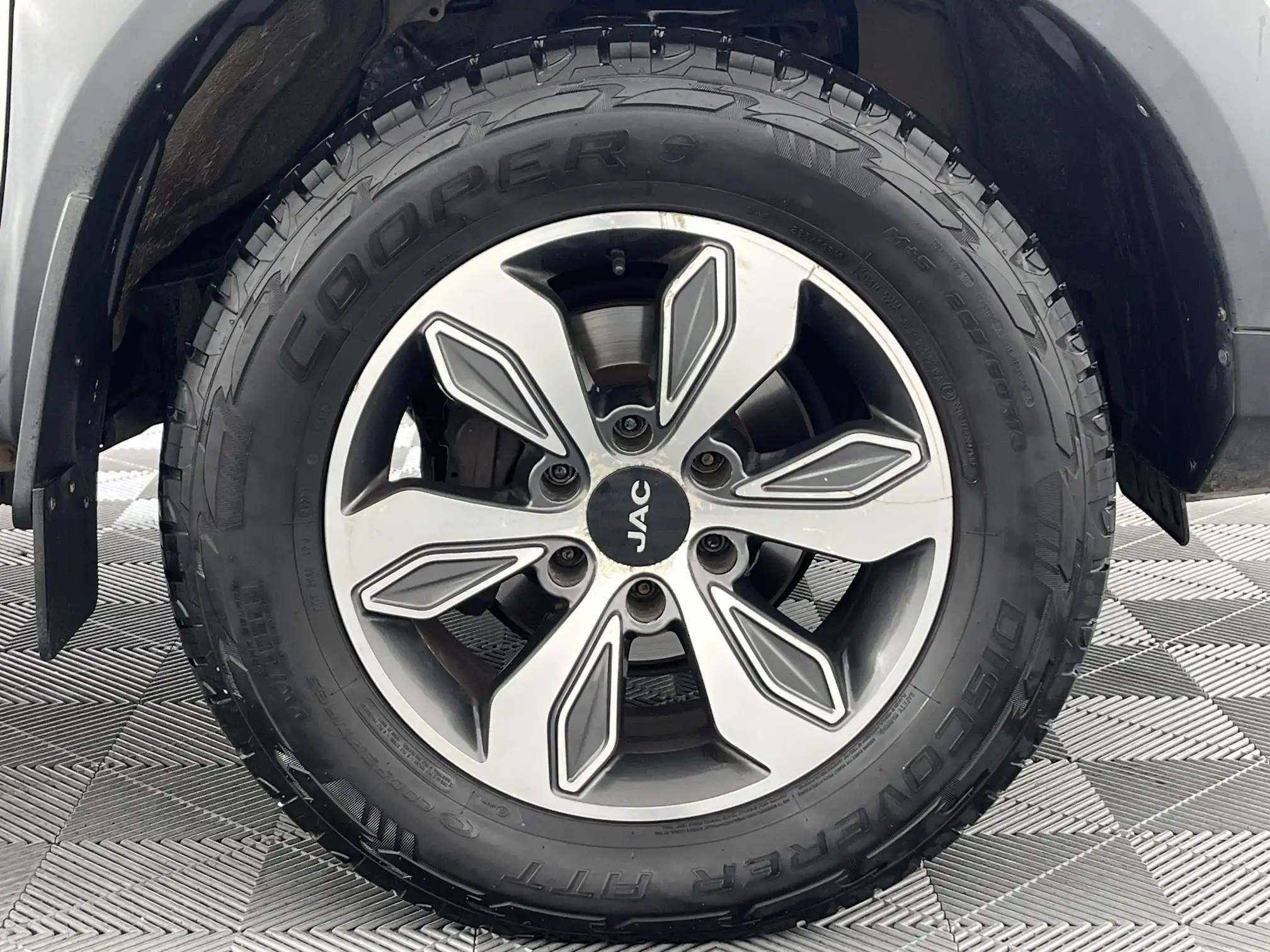 JAC T6