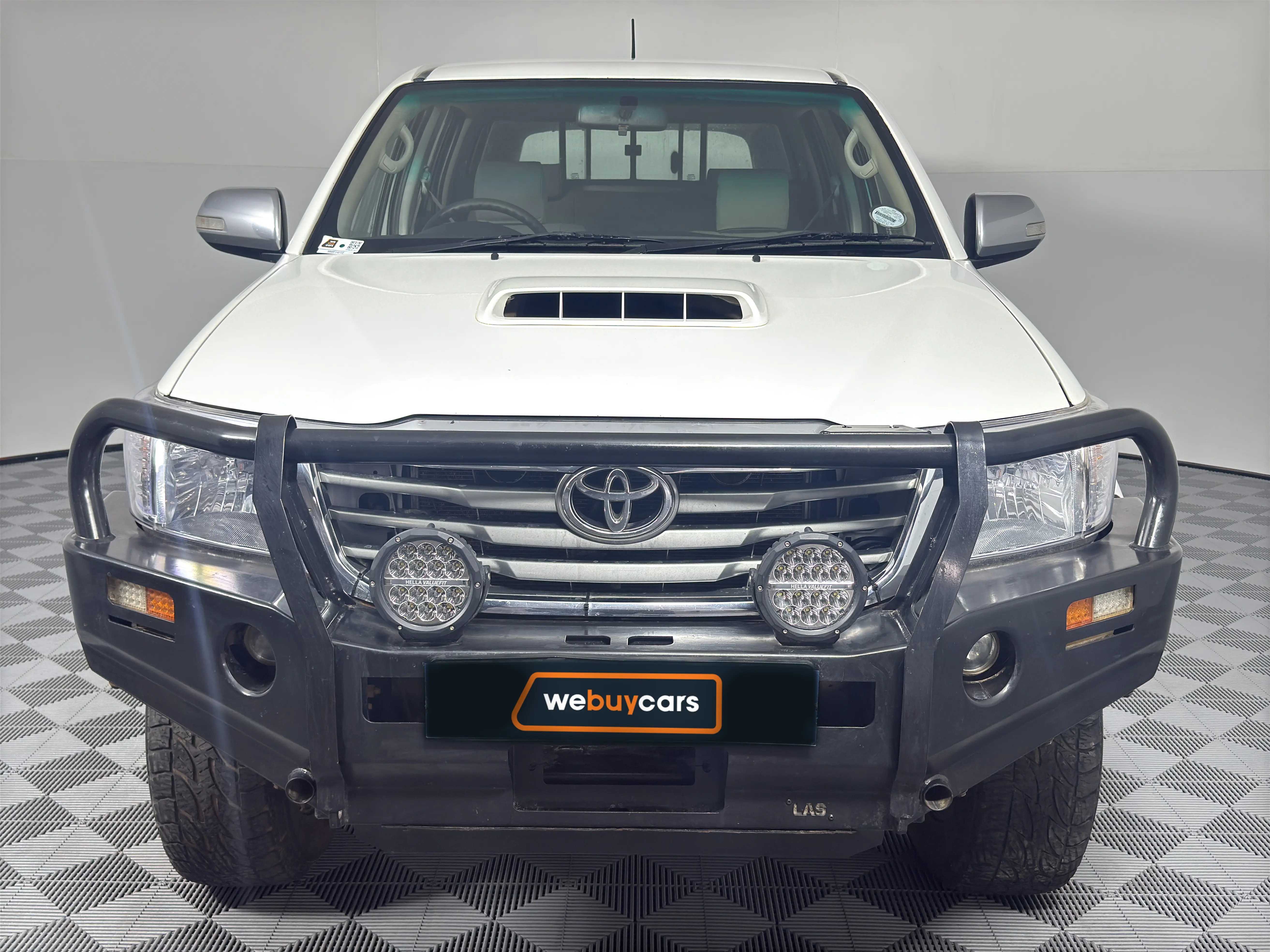 2016 Toyota Hilux 3.0 D-4d Legend 45 4x4 Auto Pick Up Double Cab, photo 2