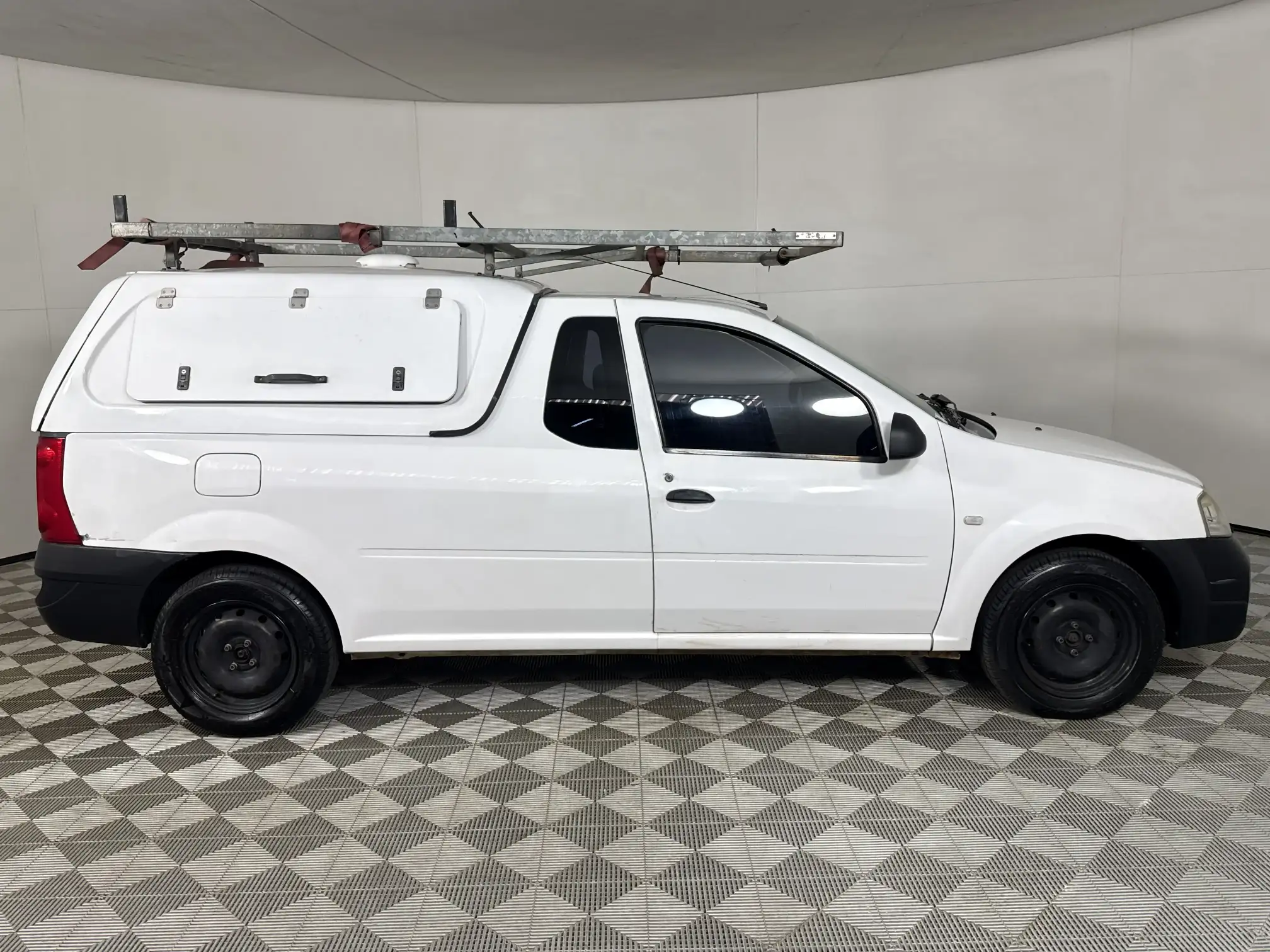 Nissan NP200