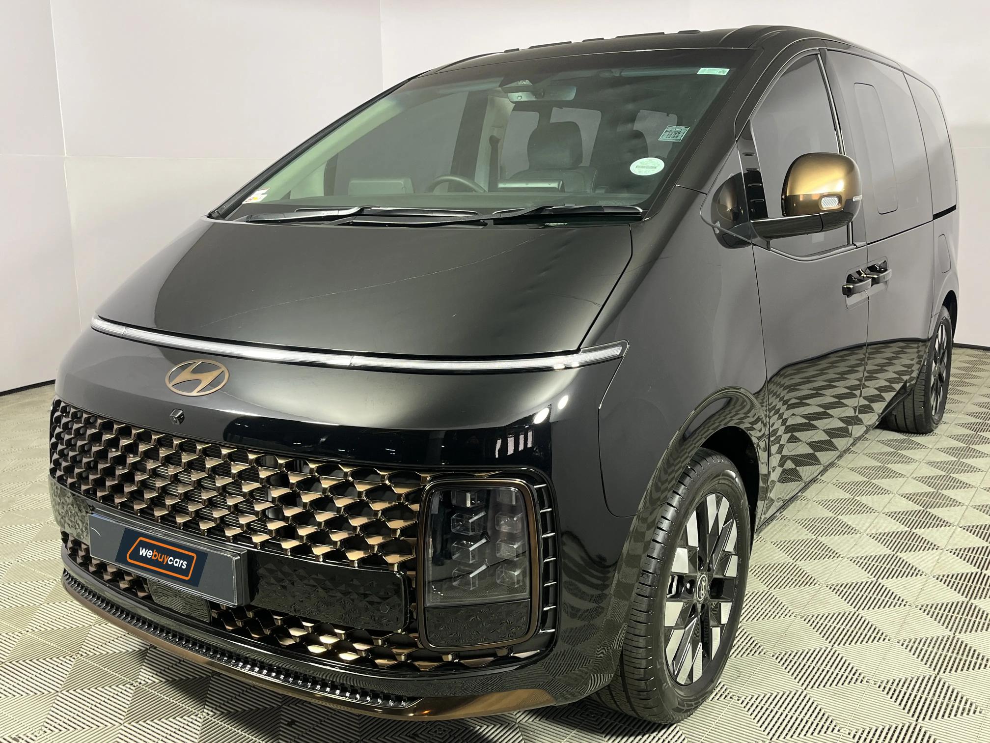 Hyundai Staria 2.2D Luxury (9 Seater)