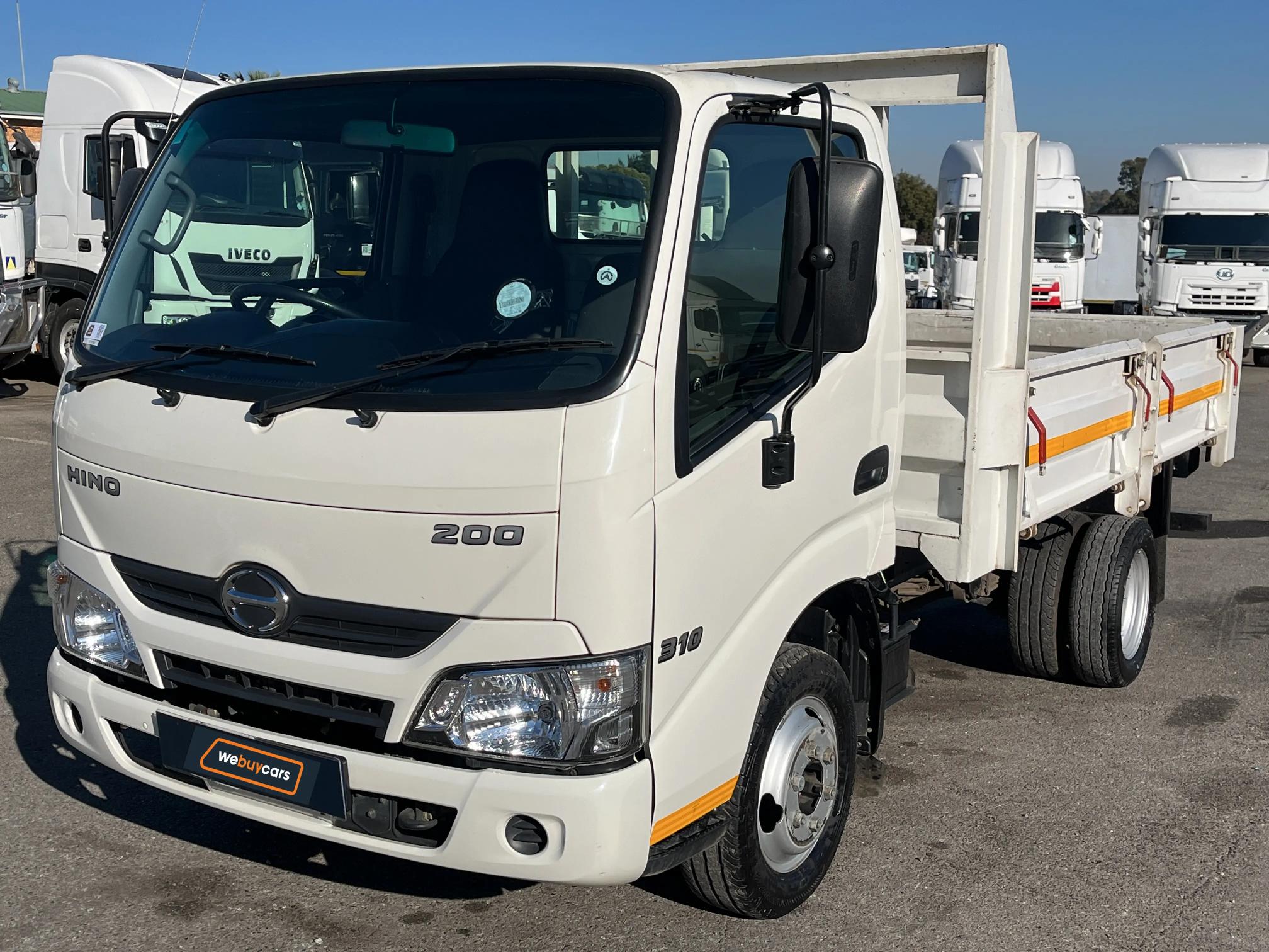 Hino 200 310 (FH2) 4x2
