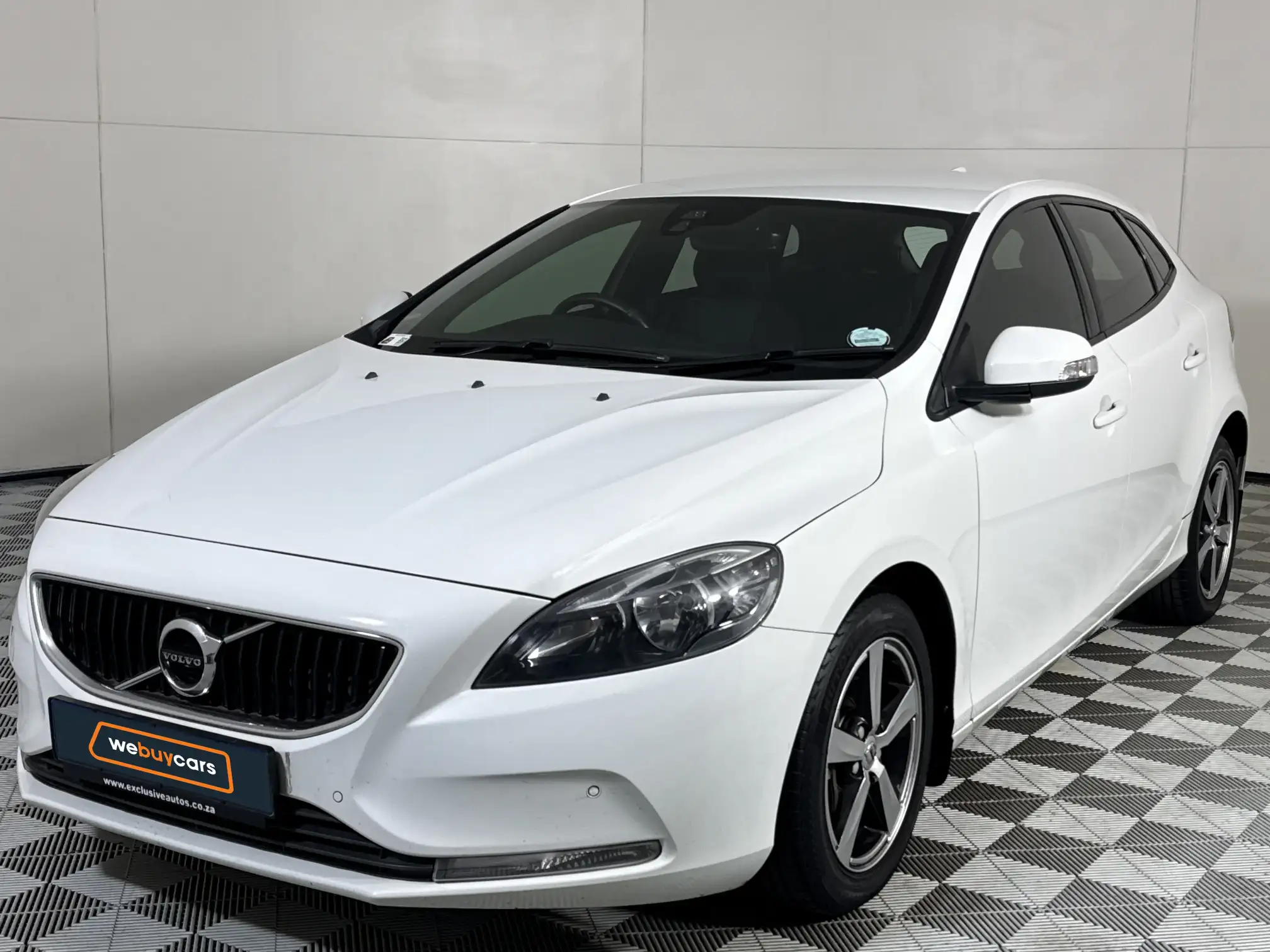 2019 Volvo V40