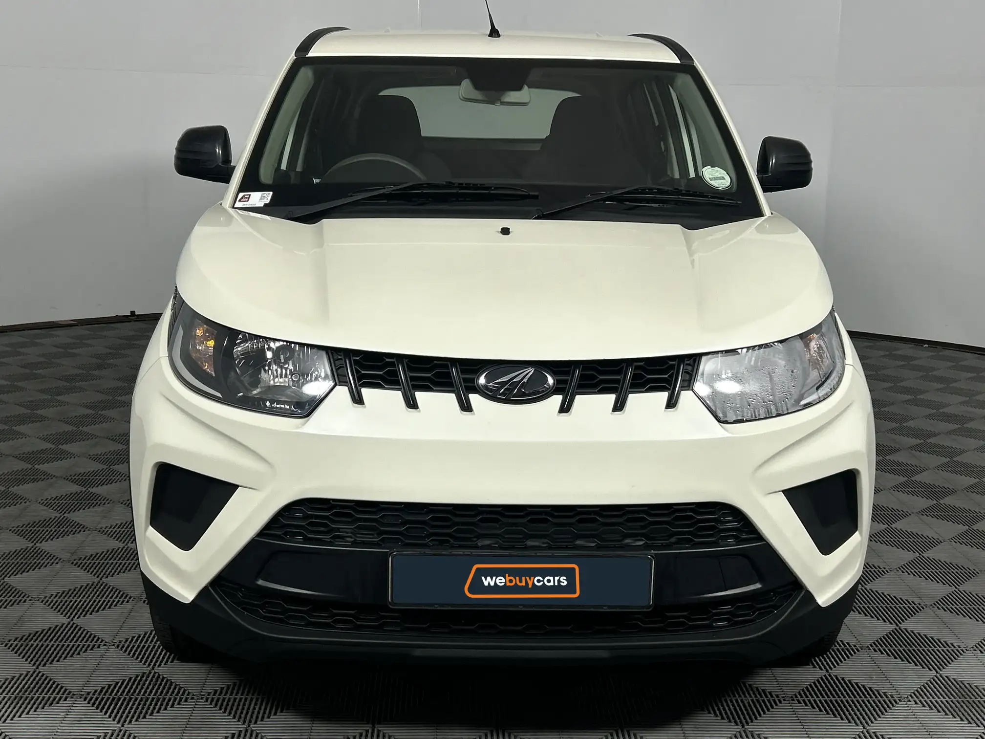 Mahindra KUV 100