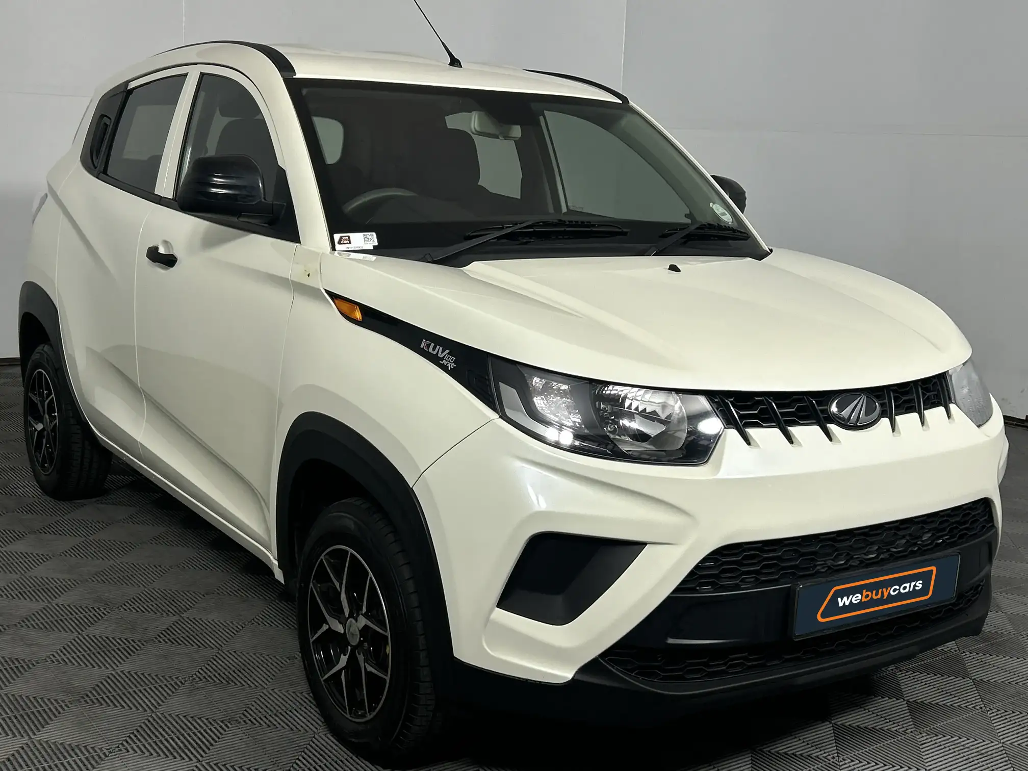 Mahindra KUV 100
