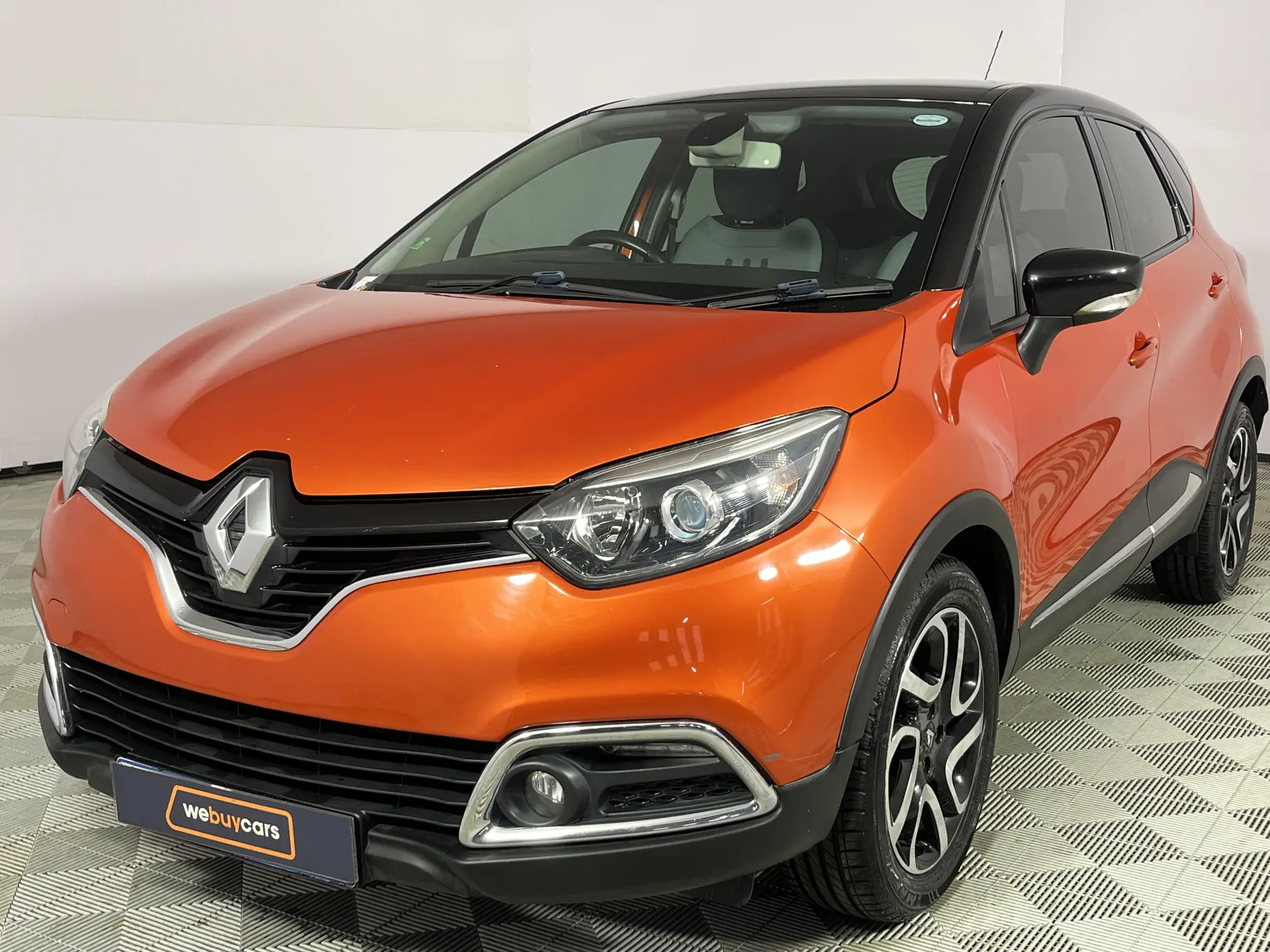 2015 Renault Captur 900t Dynamique 5-Door (66 KW)