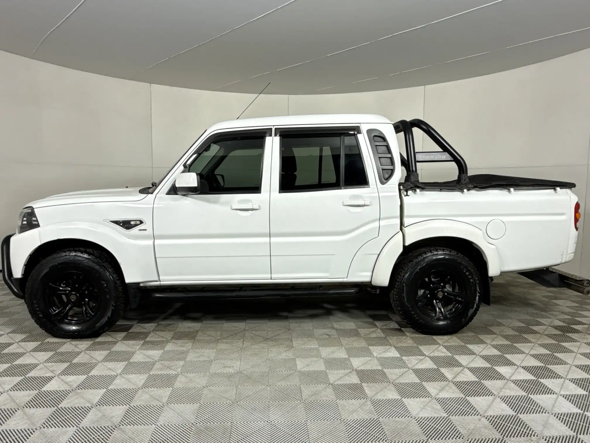 Mahindra PIK UP