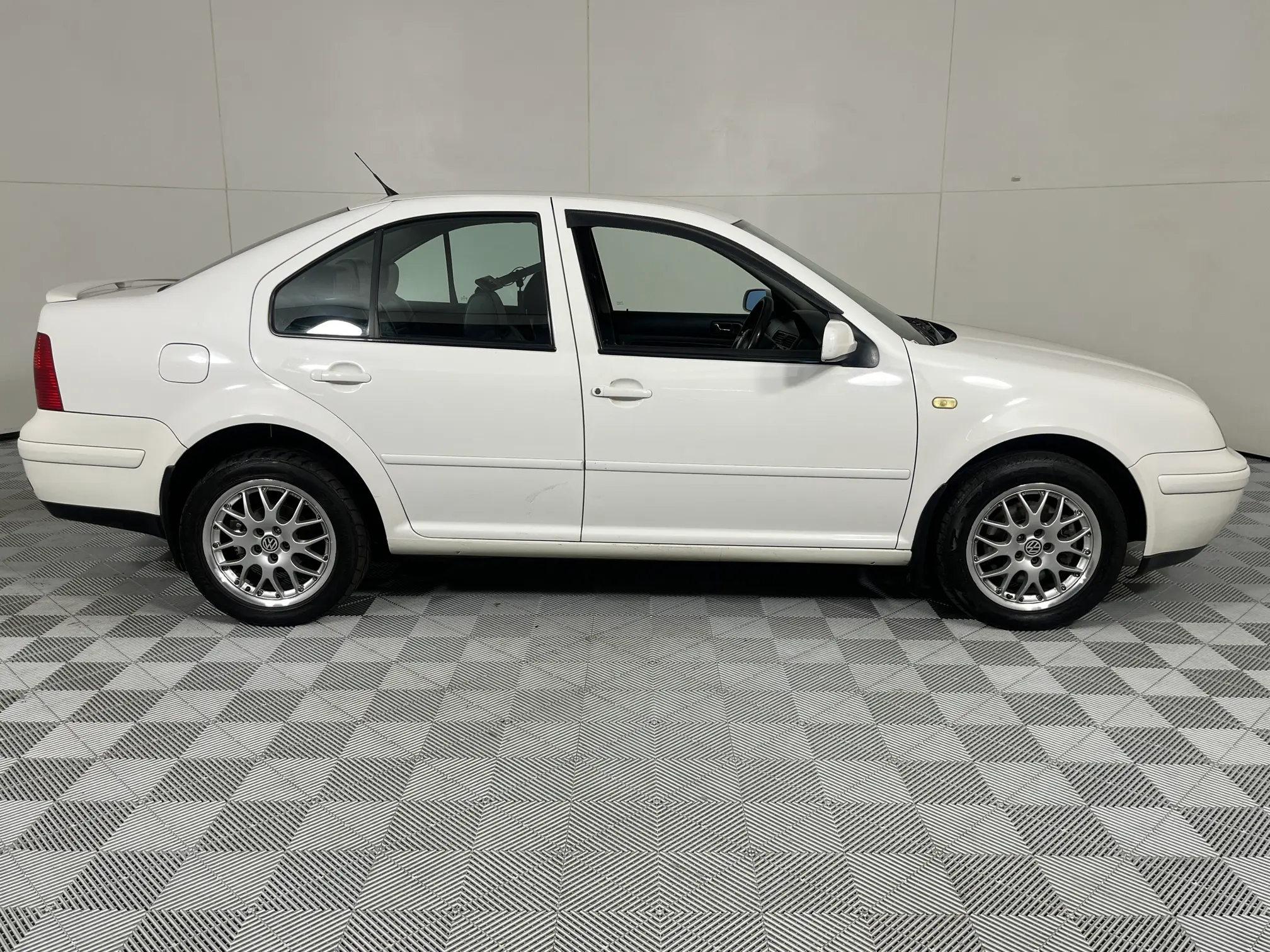 Used 2000 Volkswagen Jetta 4 2.3 V5 for sale WeBuyCars