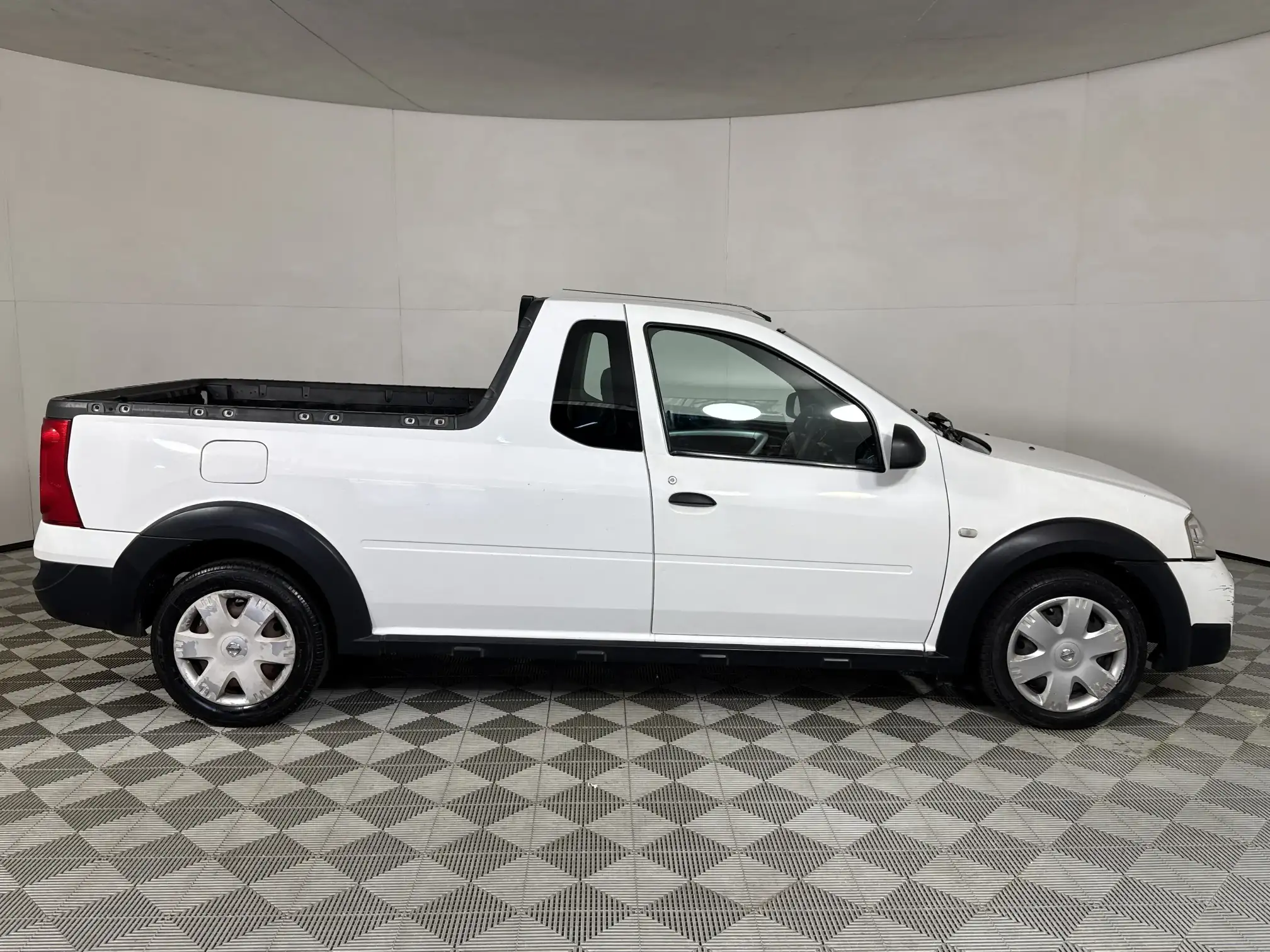 Nissan NP200