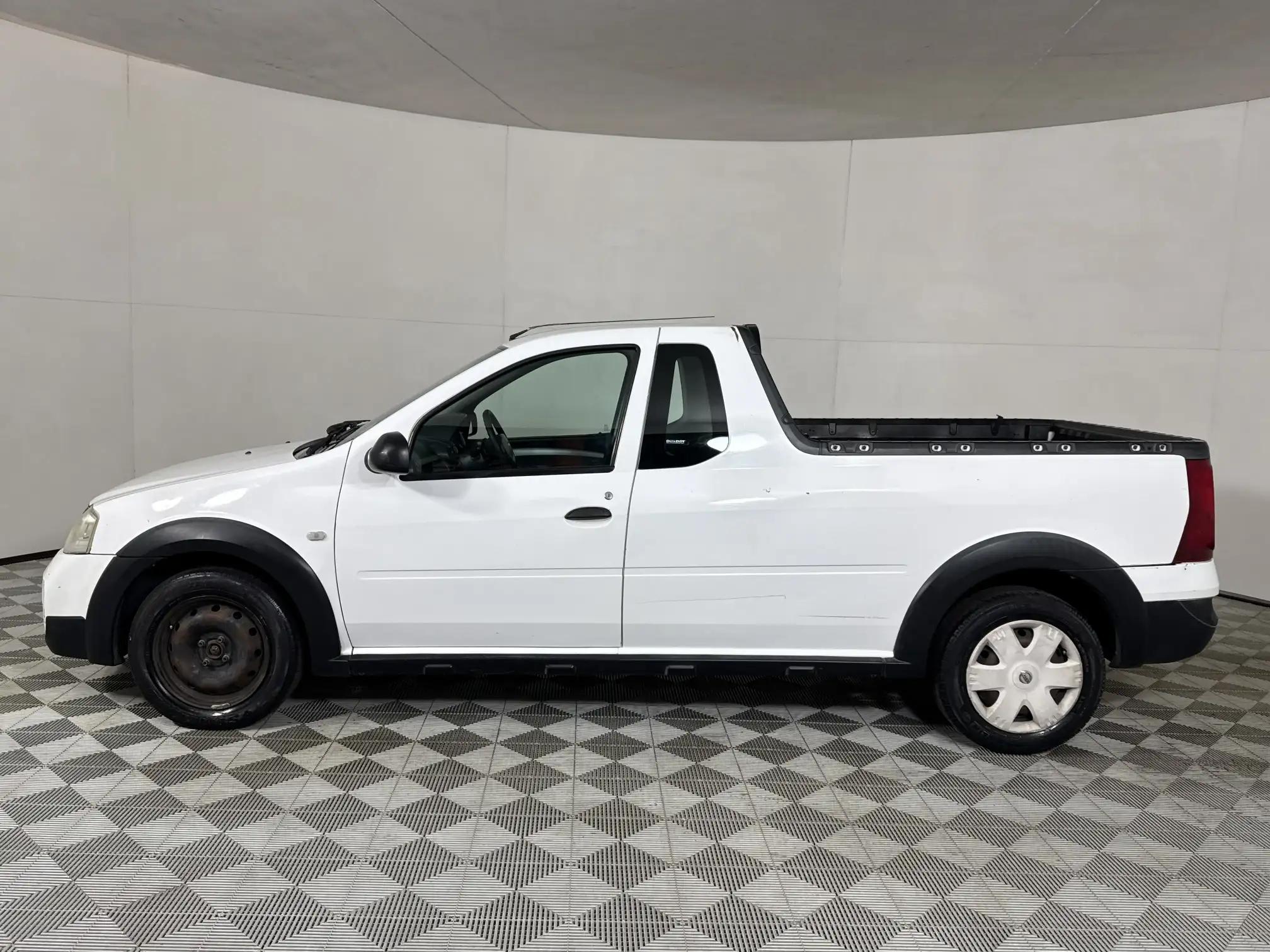 Nissan NP200