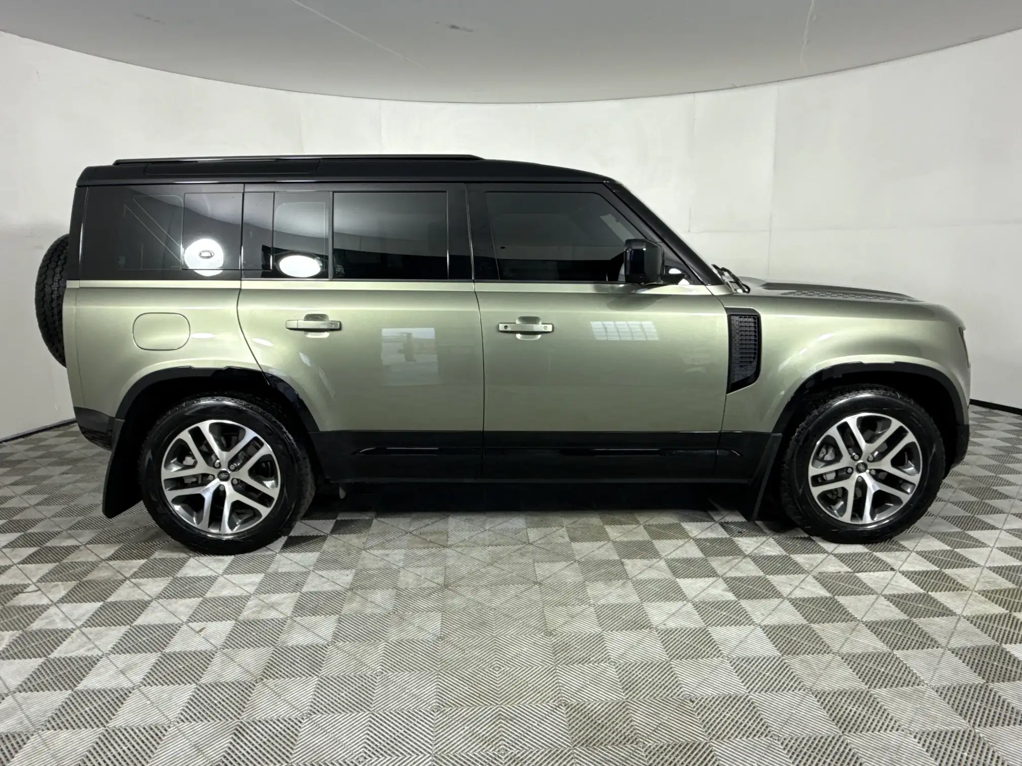 Land Rover Defender 110