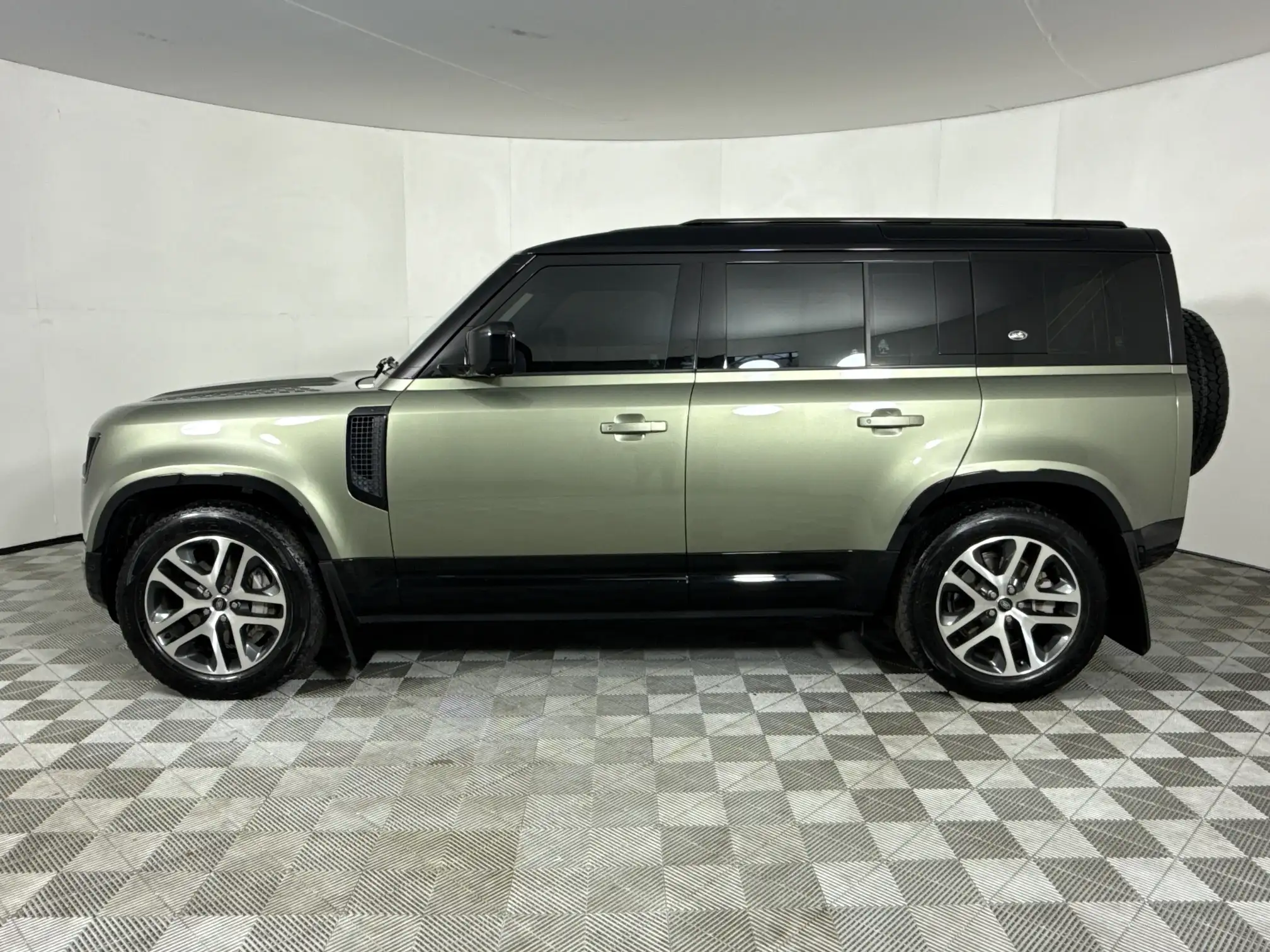 Land Rover Defender 110