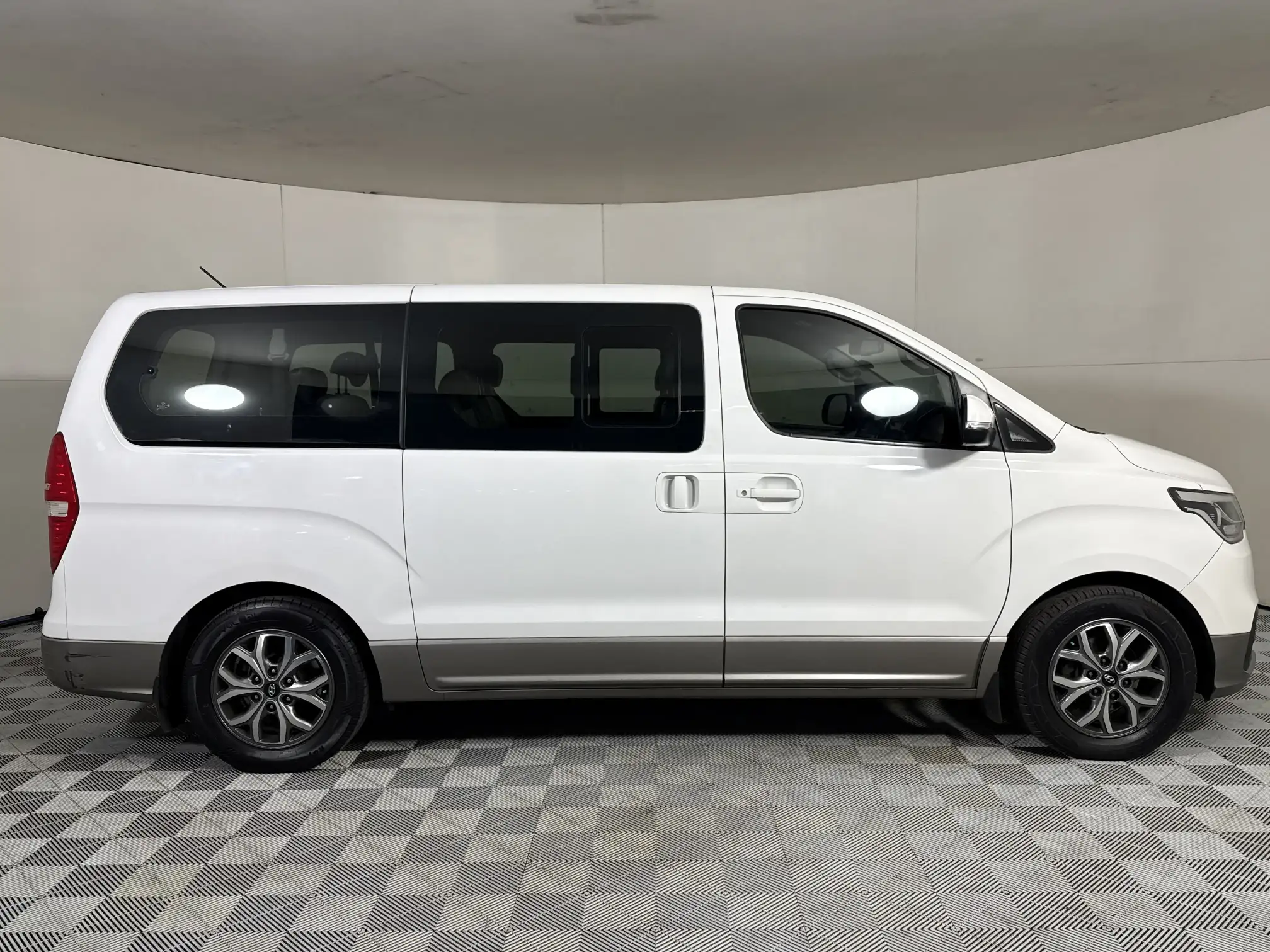 Hyundai H-1