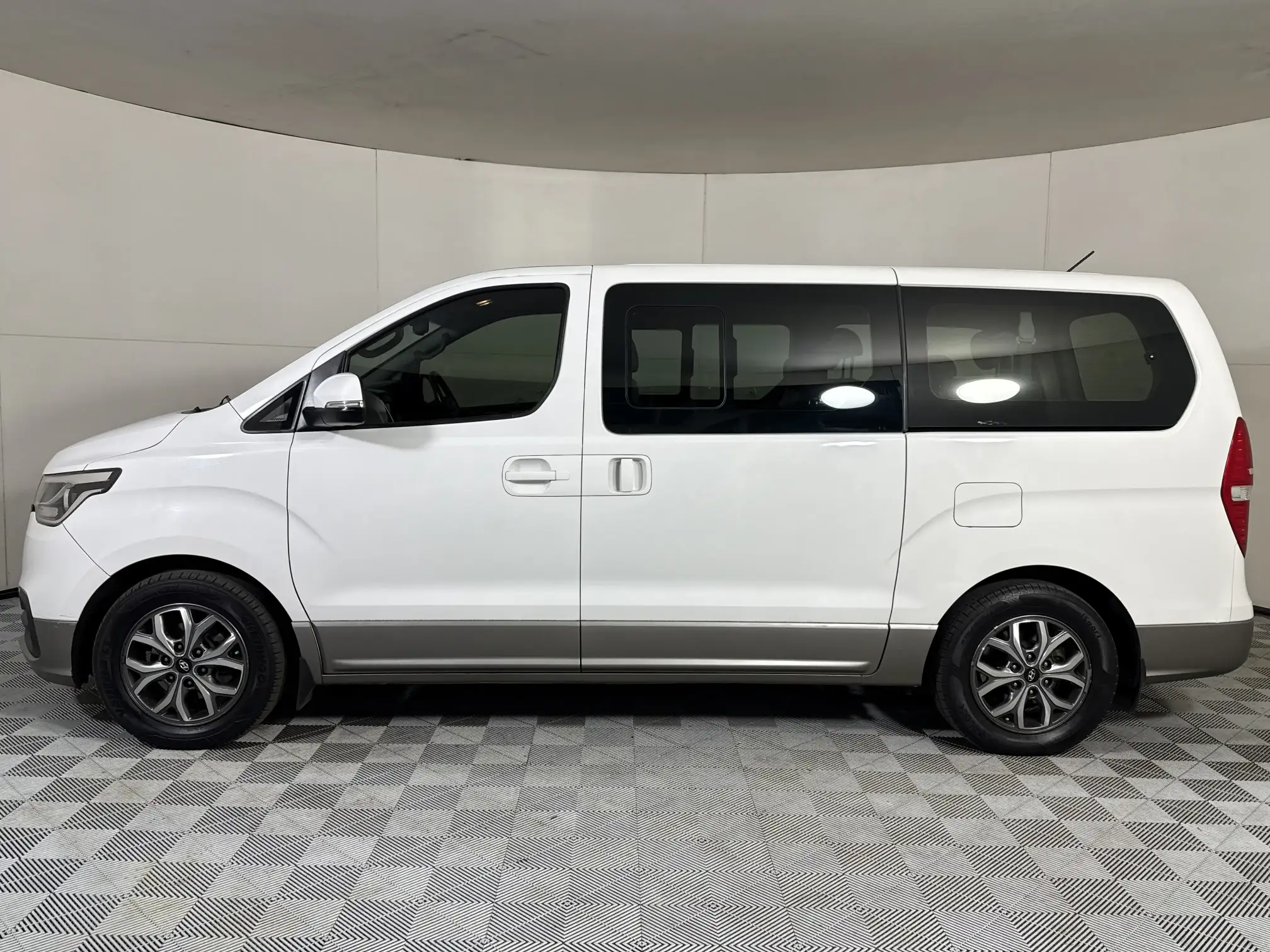 Hyundai H-1
