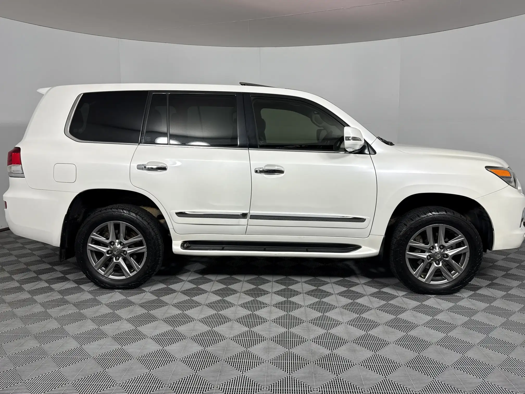Lexus LX