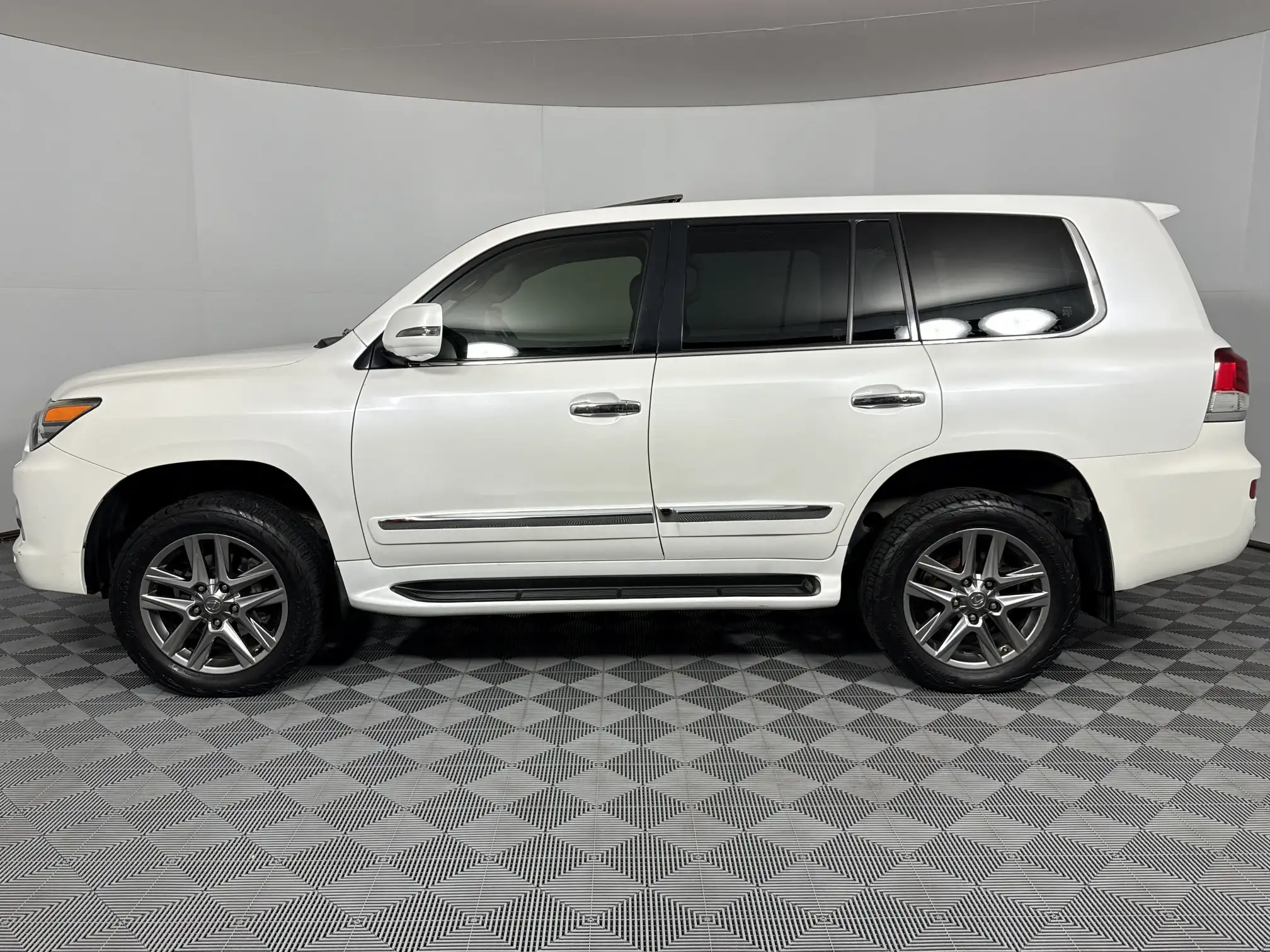 Lexus LX