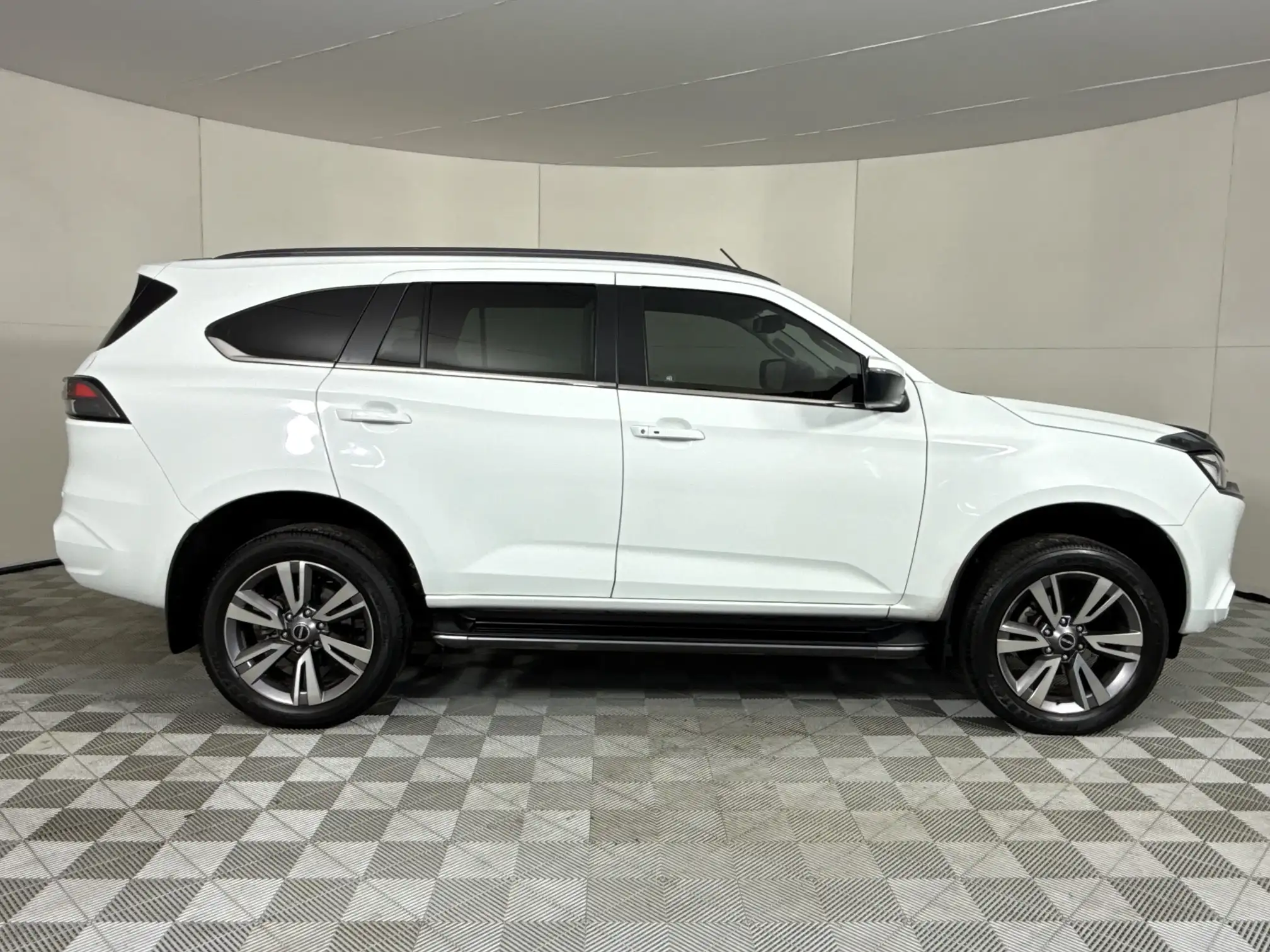 Isuzu MU-X
