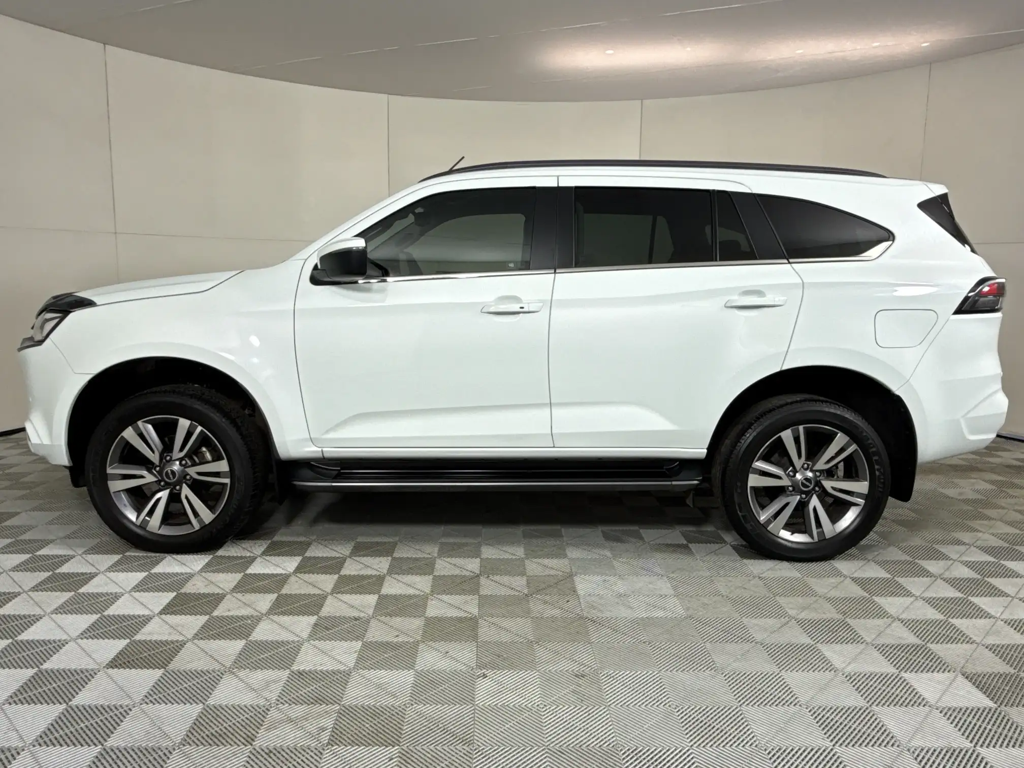 Isuzu MU-X