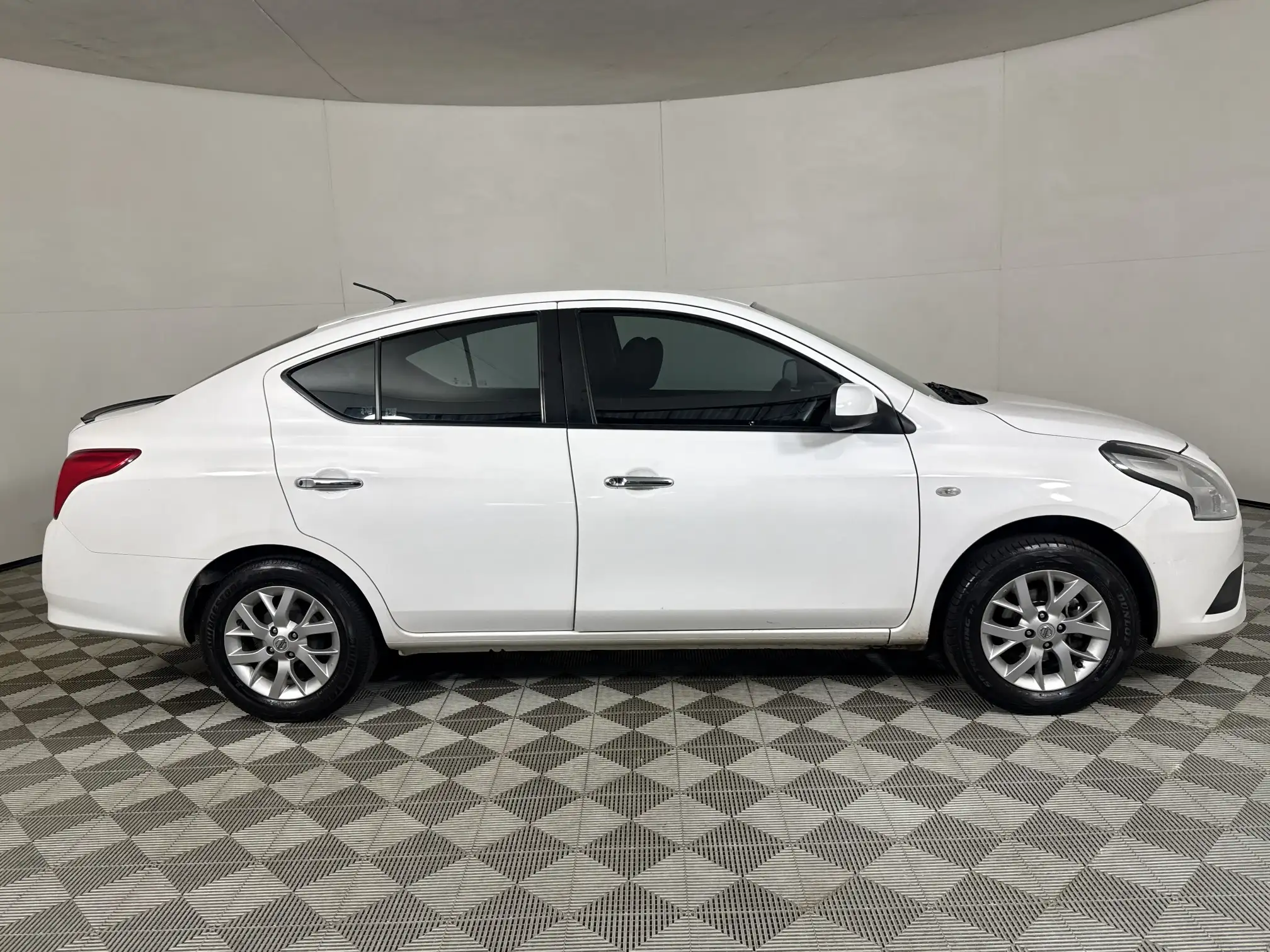 Nissan Almera