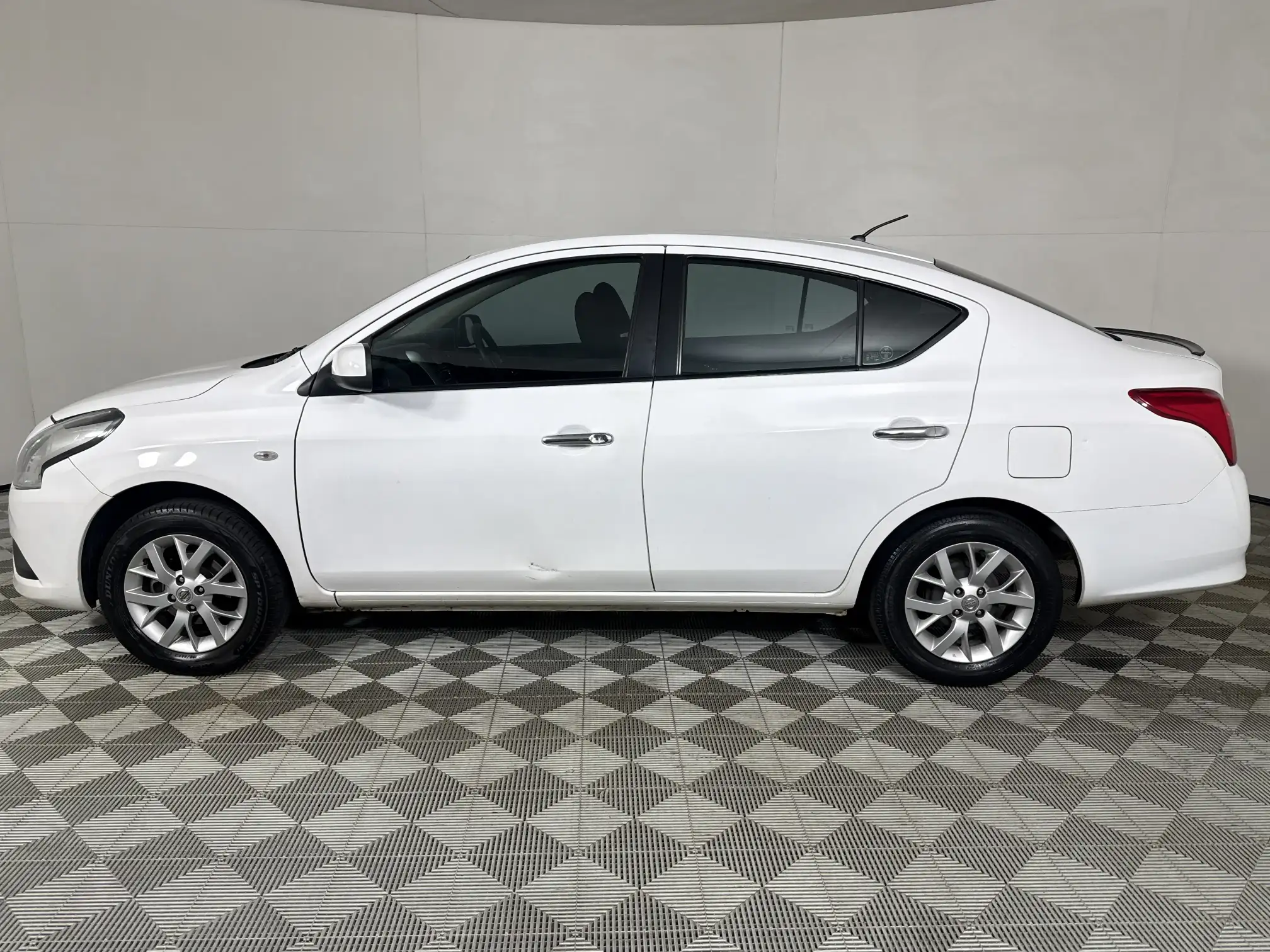 Nissan Almera