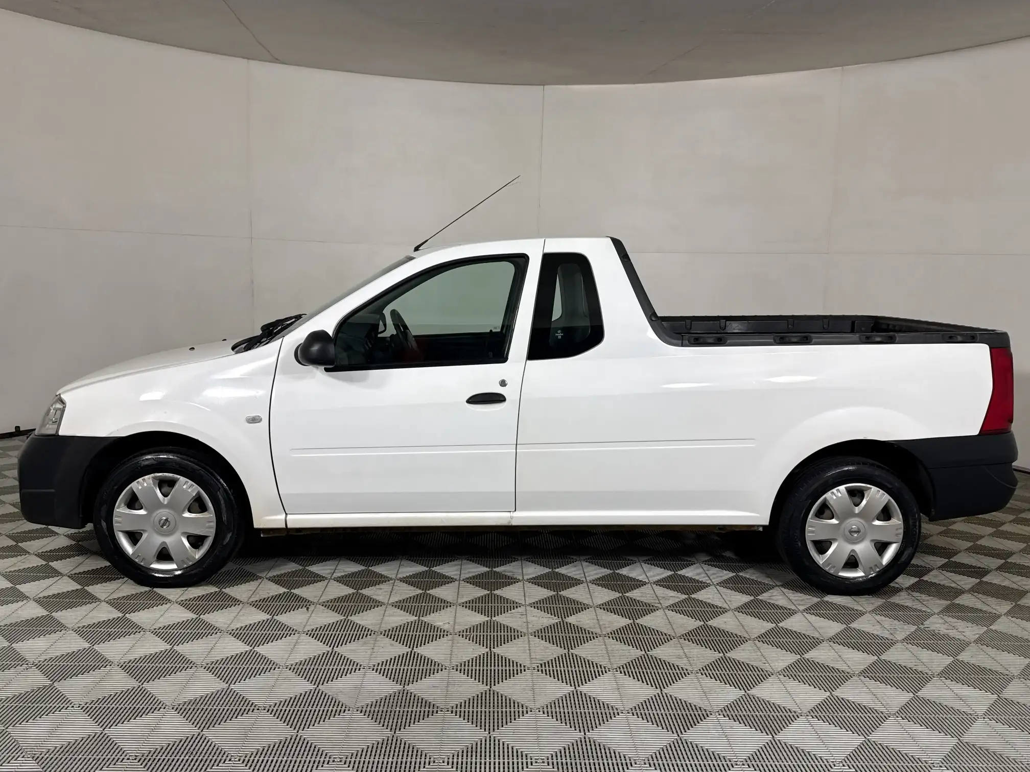 Nissan NP200