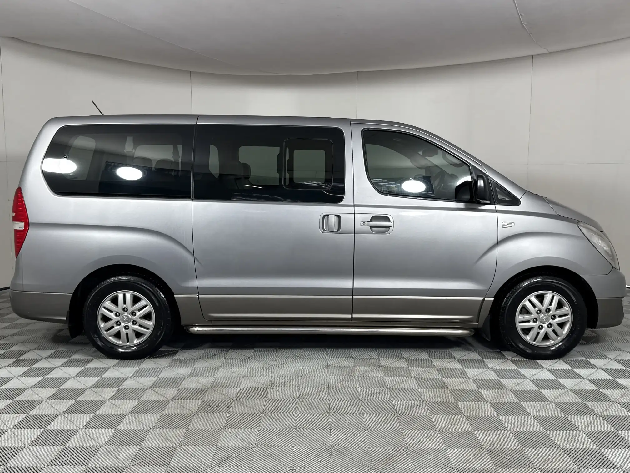 Hyundai H-1