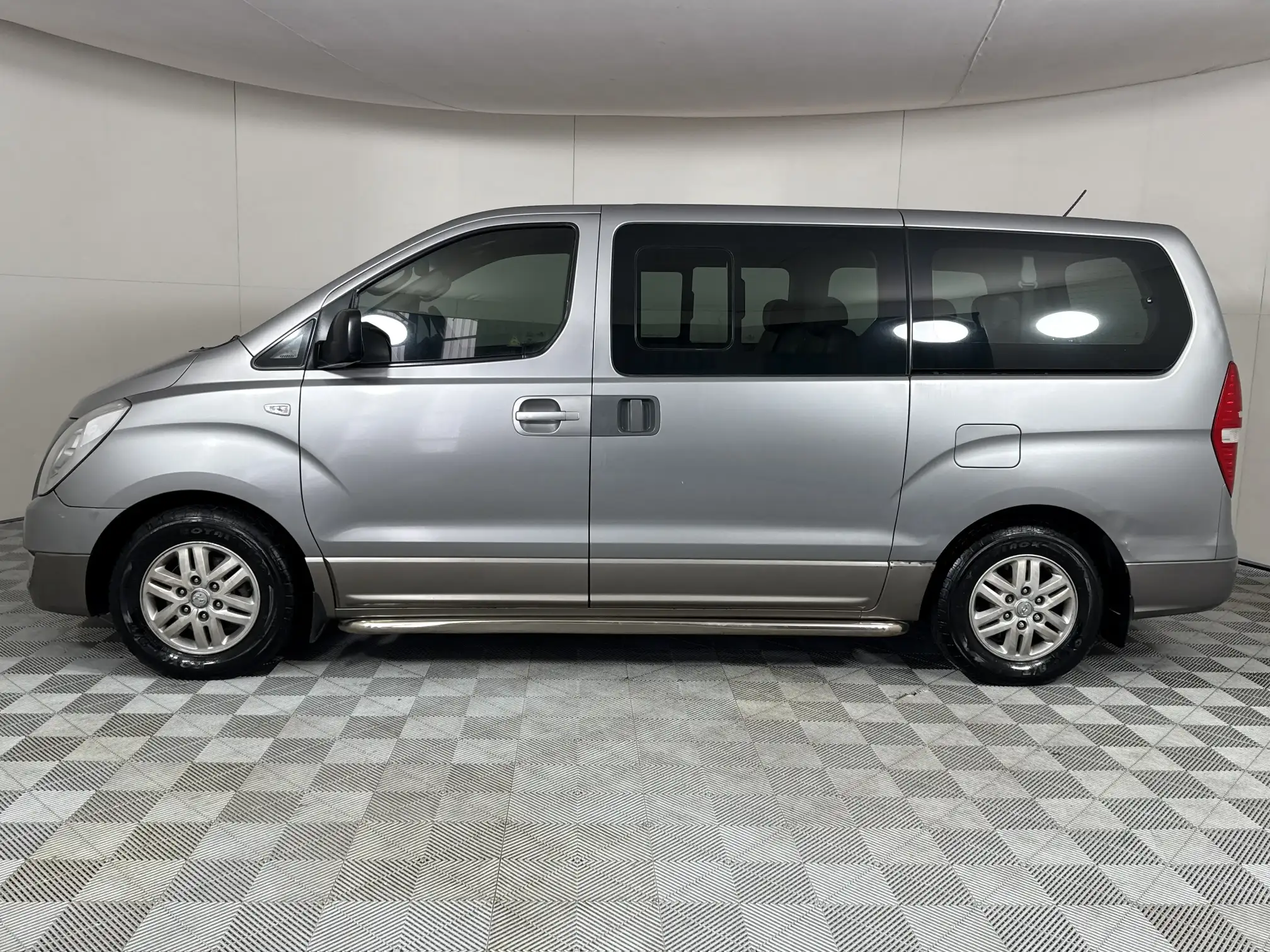 Hyundai H-1