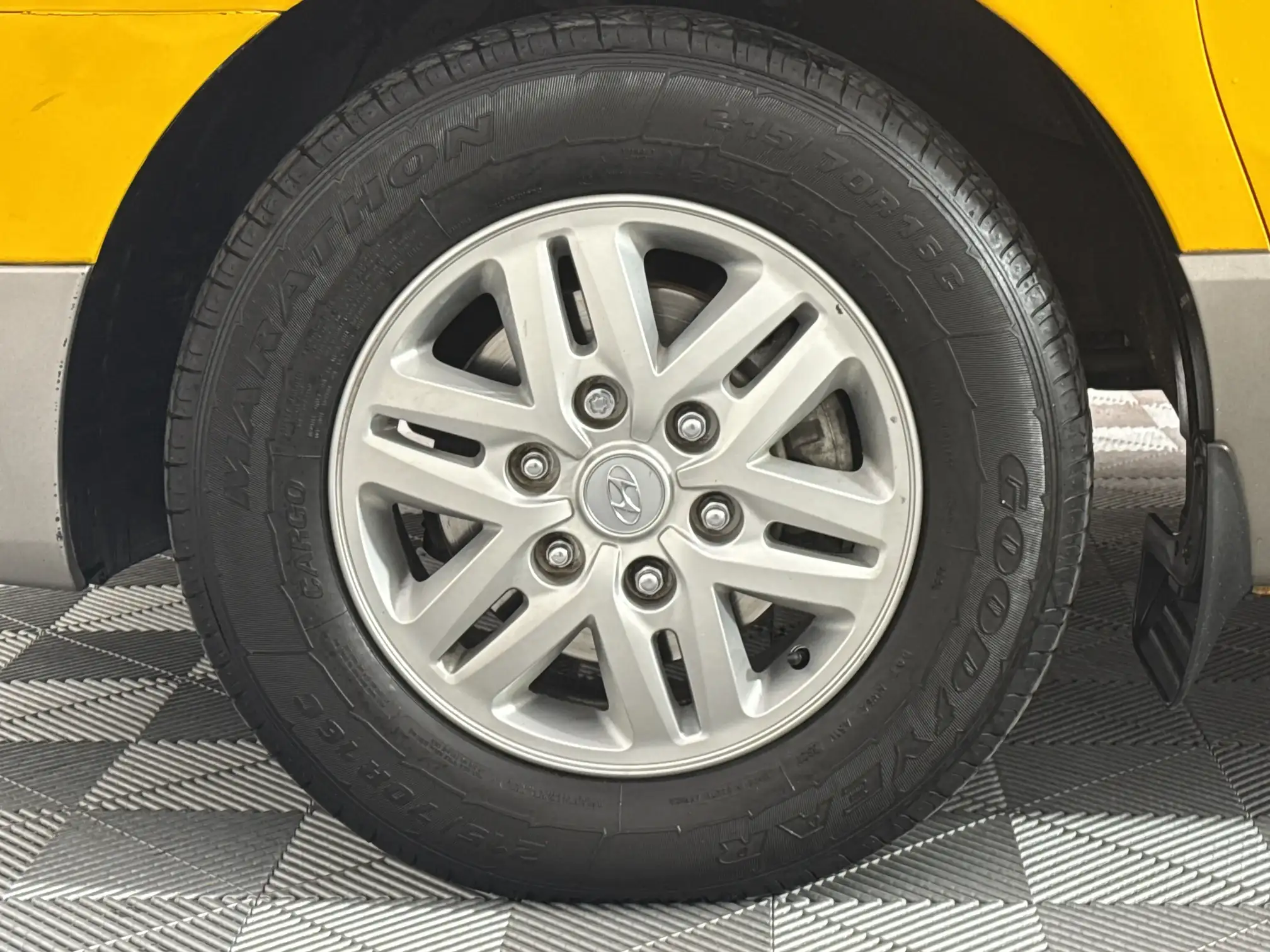 Hyundai H-1