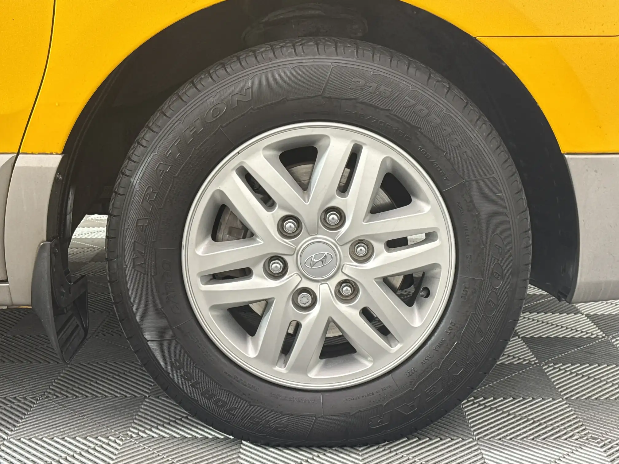 Hyundai H-1