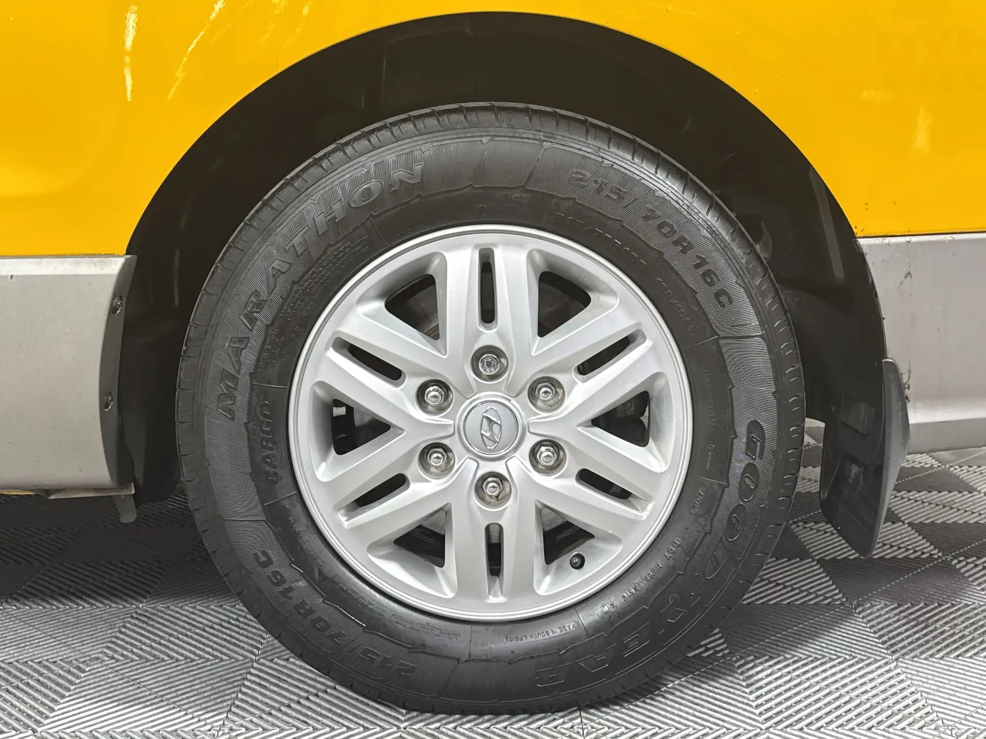 Hyundai H-1