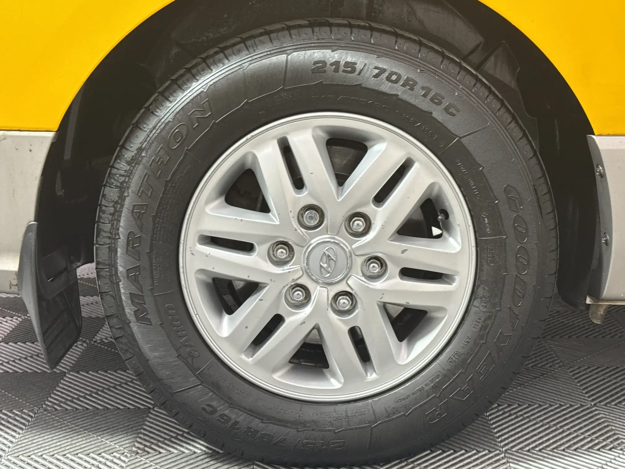 Hyundai H-1