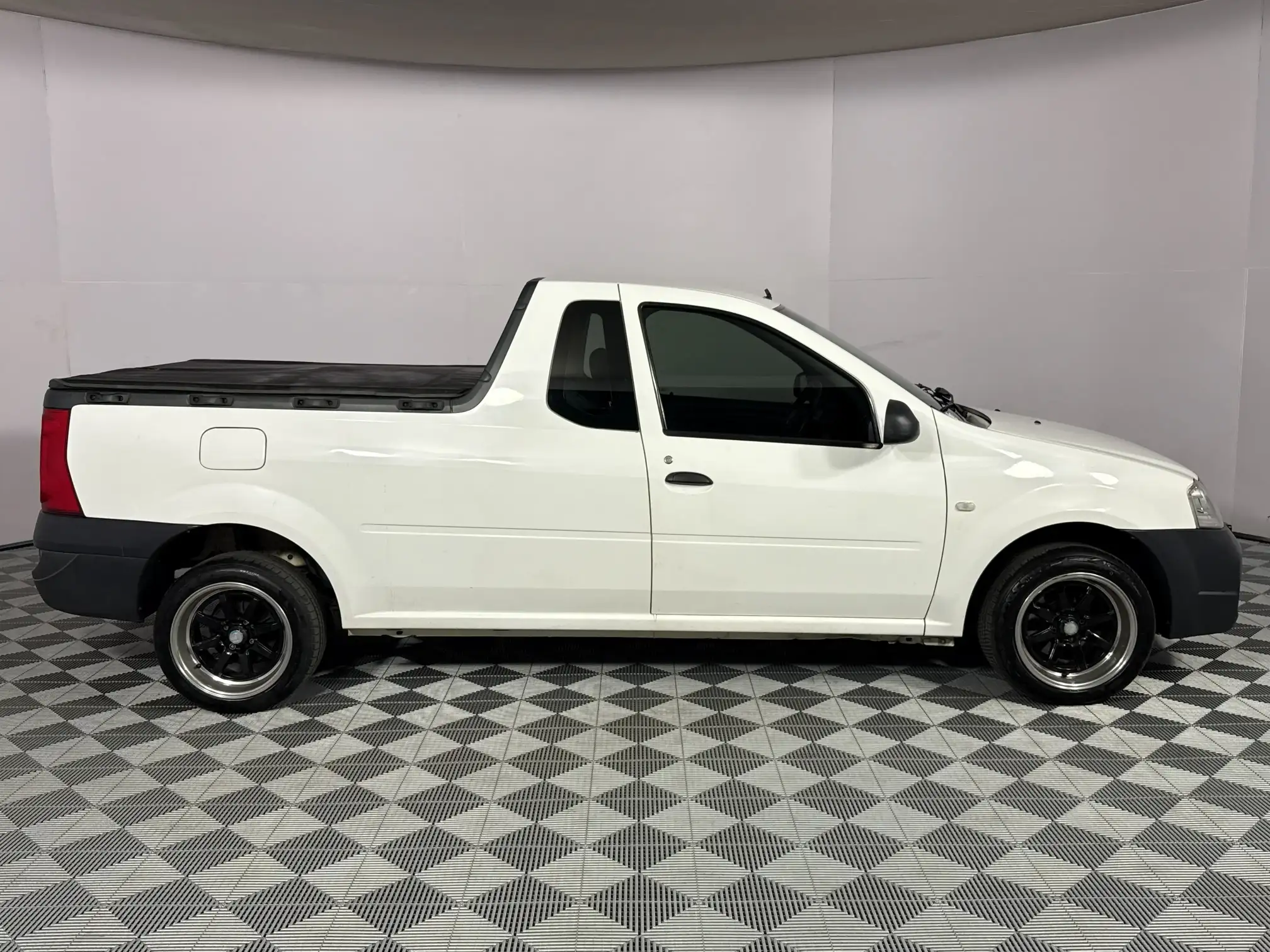 Nissan NP200